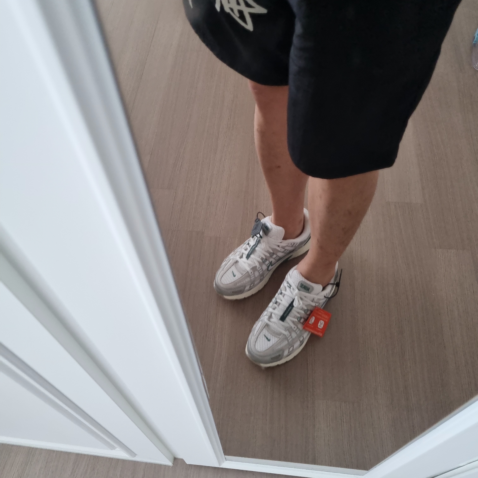 Nike P-6000 Light Bone White Metallic Silver 착용 스타일 - 2