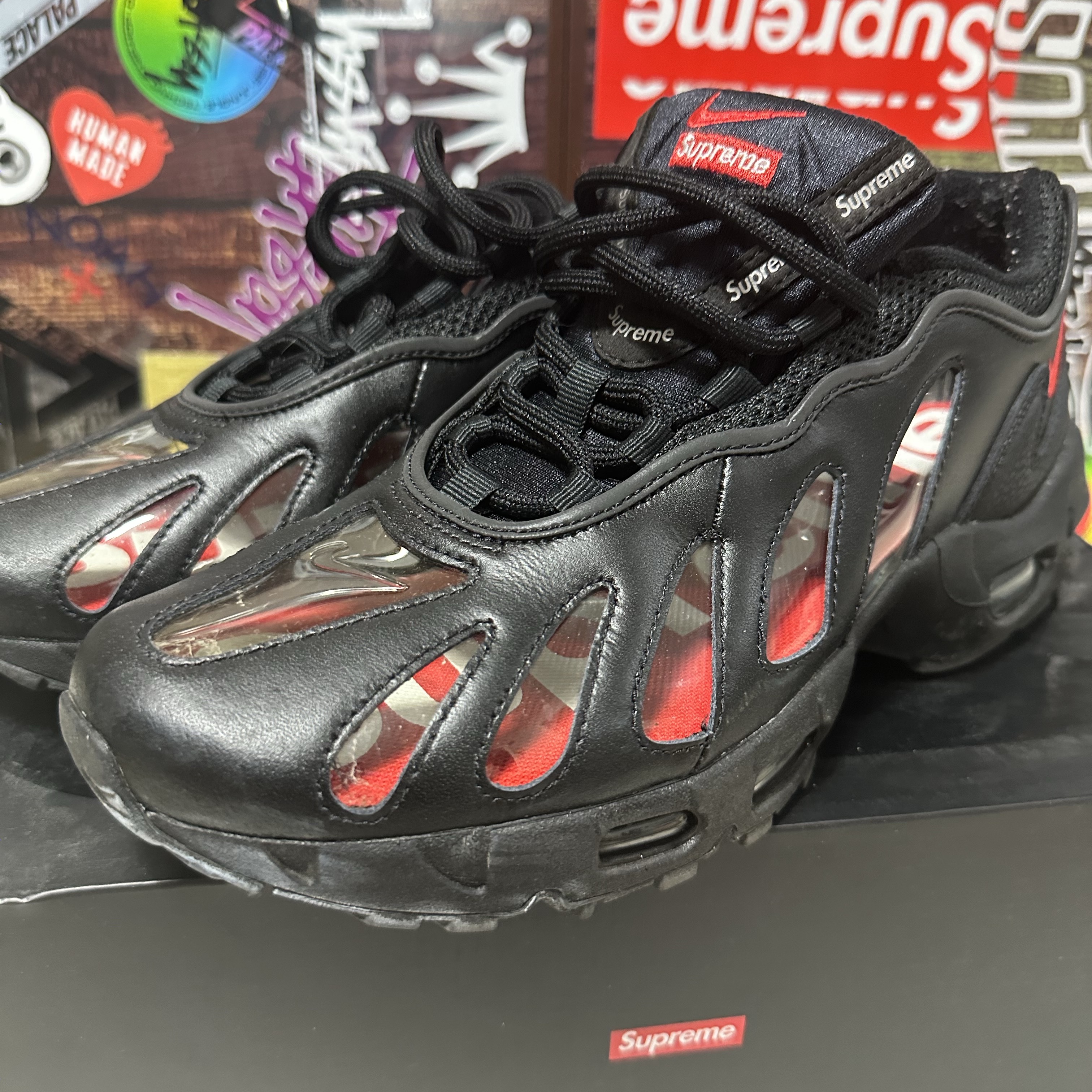 Nike x Supreme Air Max 96 Black 착용 스타일