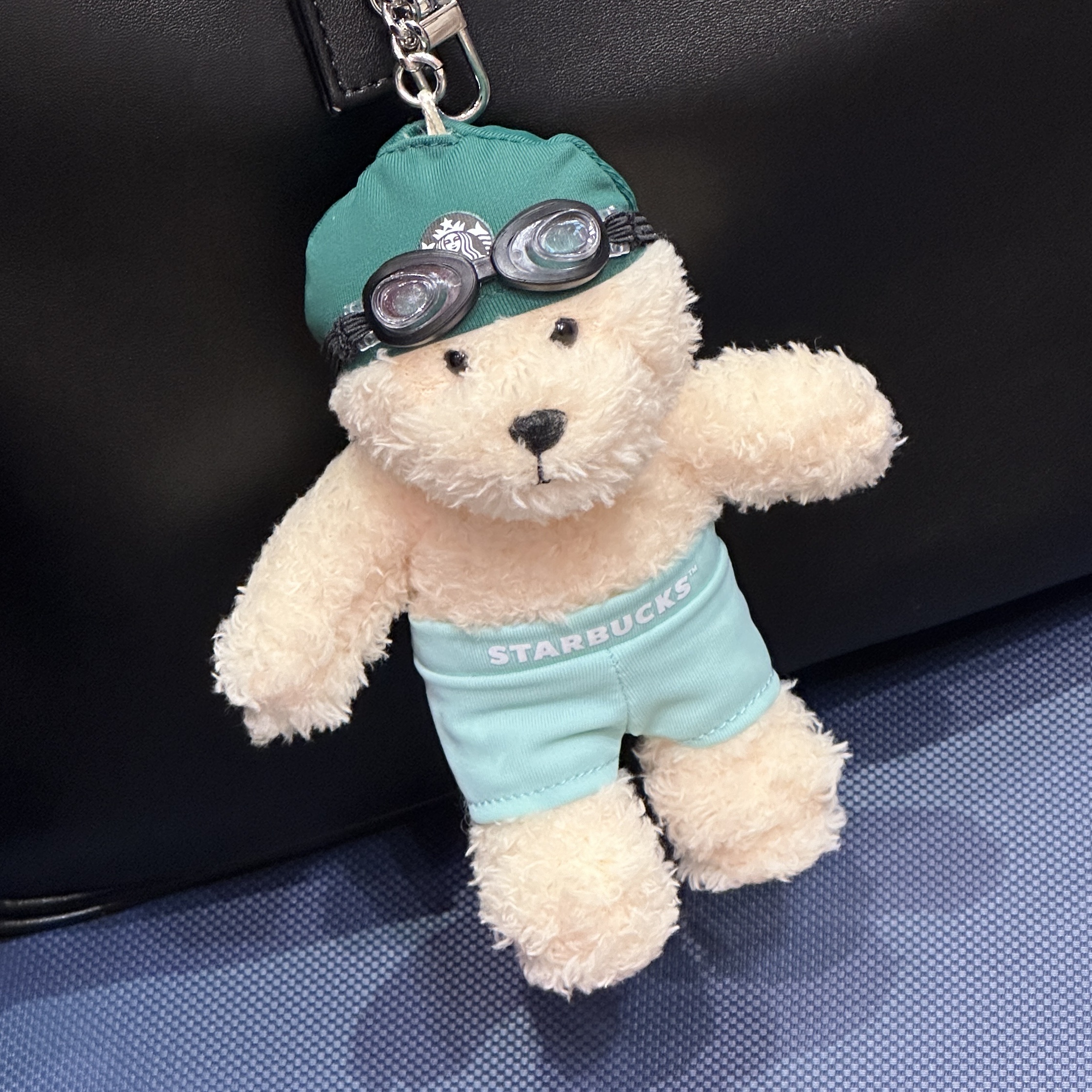 Starbucks Swimming Bearista Keychain 착용 스타일 - 2