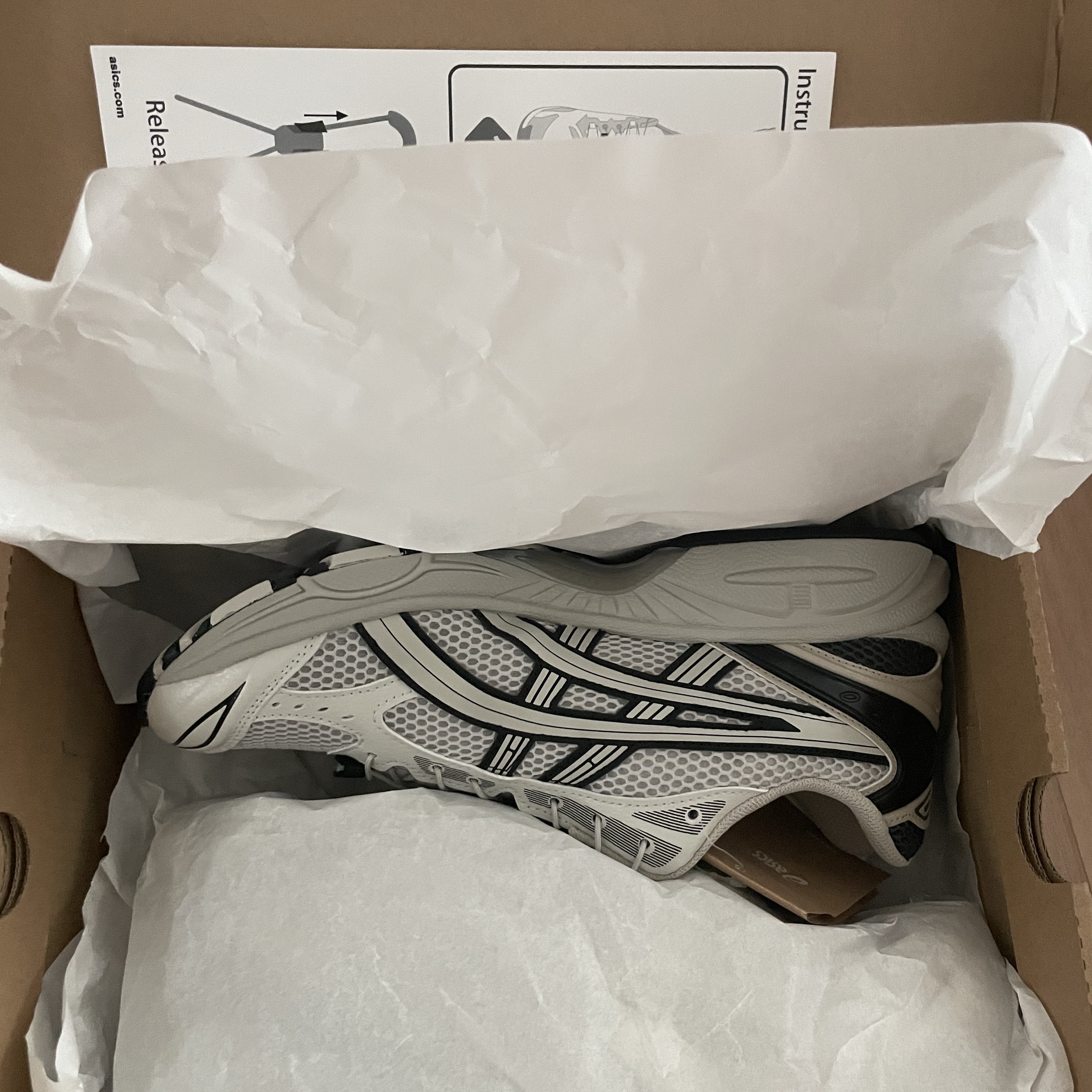 Asics Unlimited Gel-Kayano 14 Smoke Grey 착용 스타일