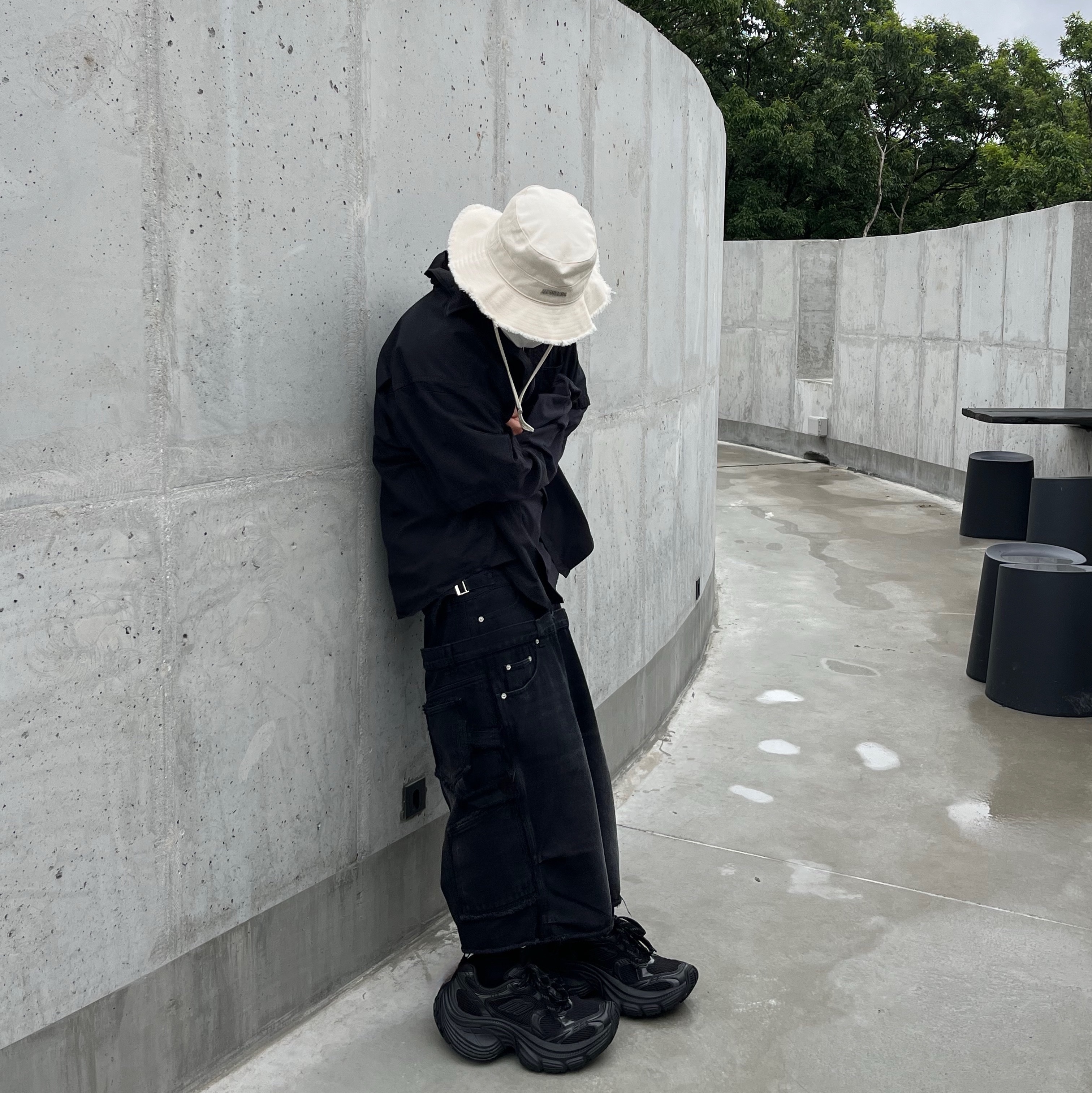 Balenciaga 10XL Sneakers Black, Jacquemus Le Bob Artichaut Bucket Hat Off White 착용 스타일 - 2