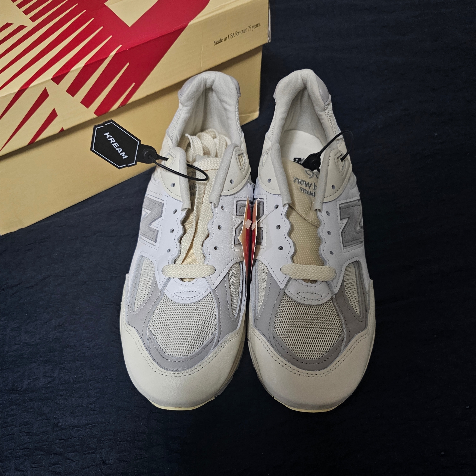 New Balance 990v2 Made in USA Sea Salt 착용 스타일 - 1