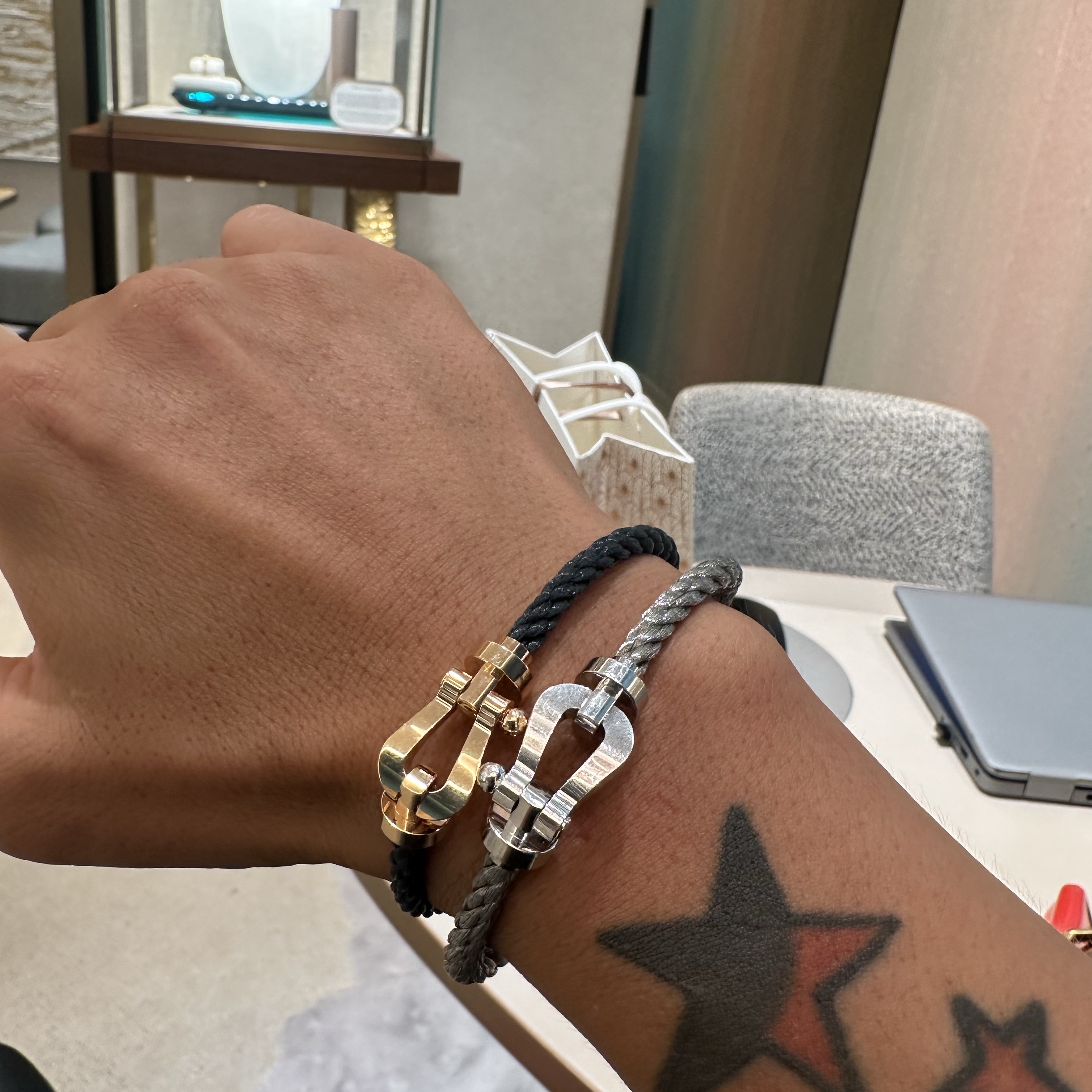 Fred Force 10 Steel Cable Bracelet Large 18K Yellow Gold, Fred Force 10 Steel Cable Bracelet Large 18K White Gold 착용 스타일 - 9