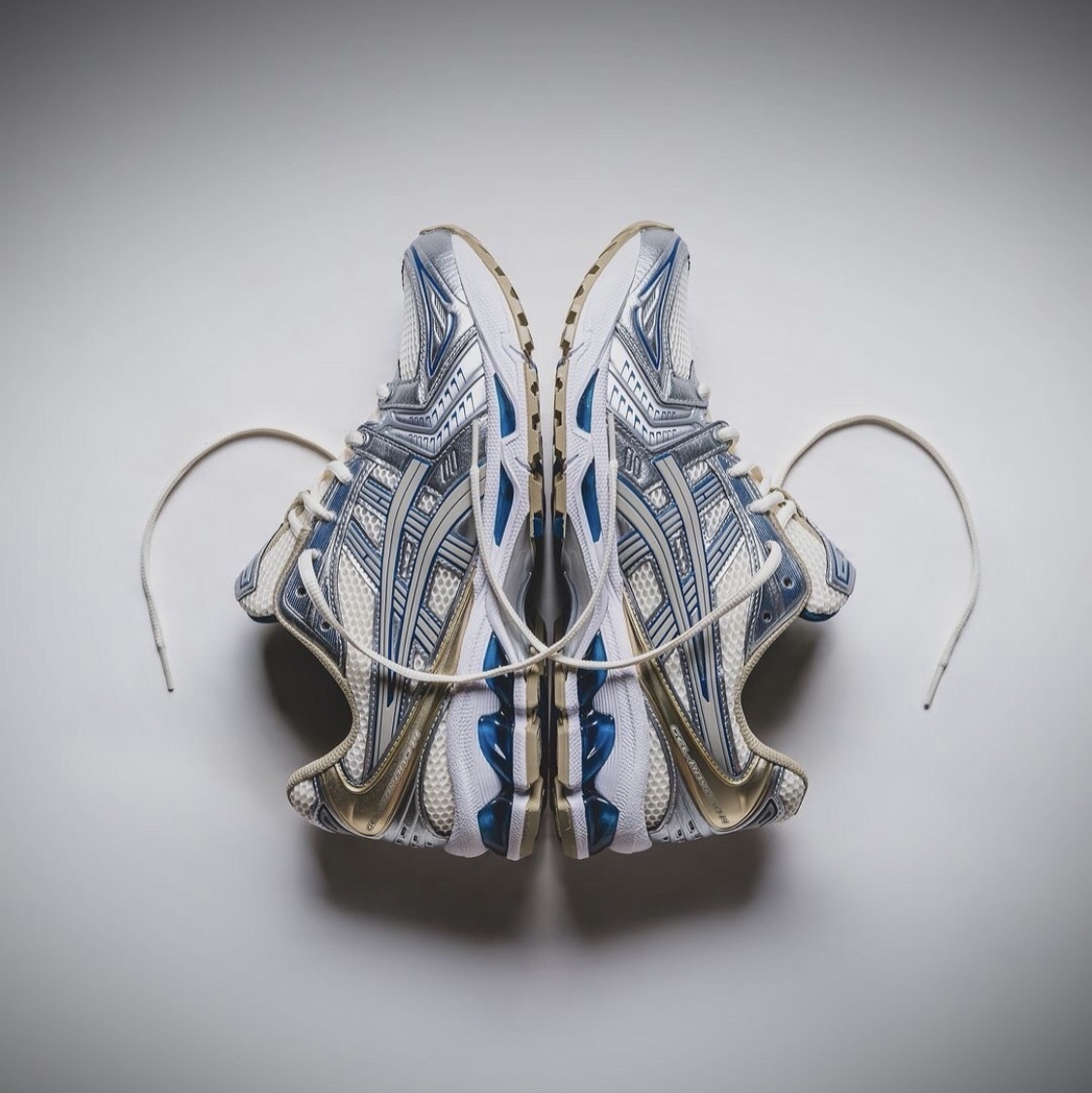 Asics Gel-Kayano 14 Cream Pure Silver 착용 스타일 - 2