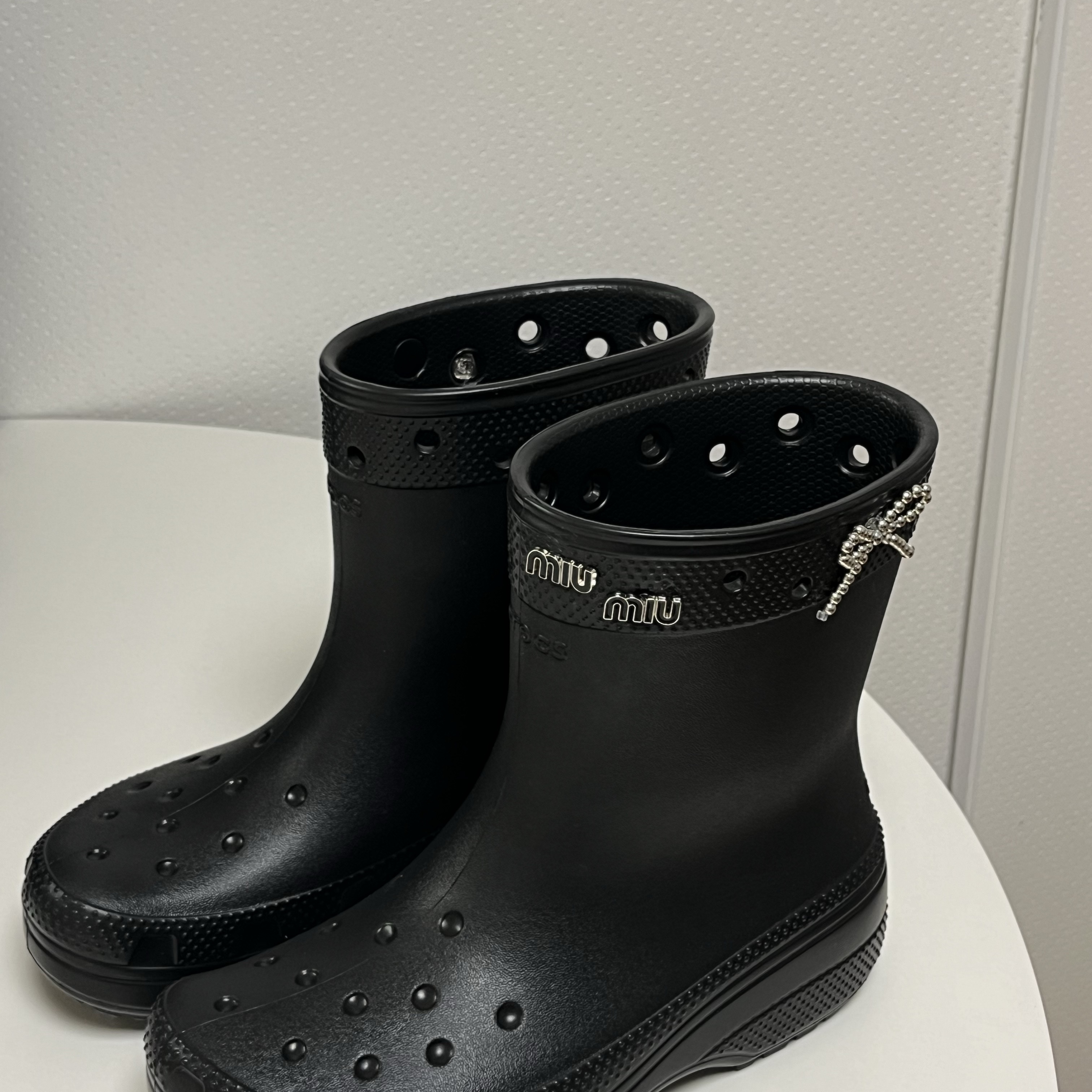Crocs Classic Rain Boots Black 착용 스타일 - 3