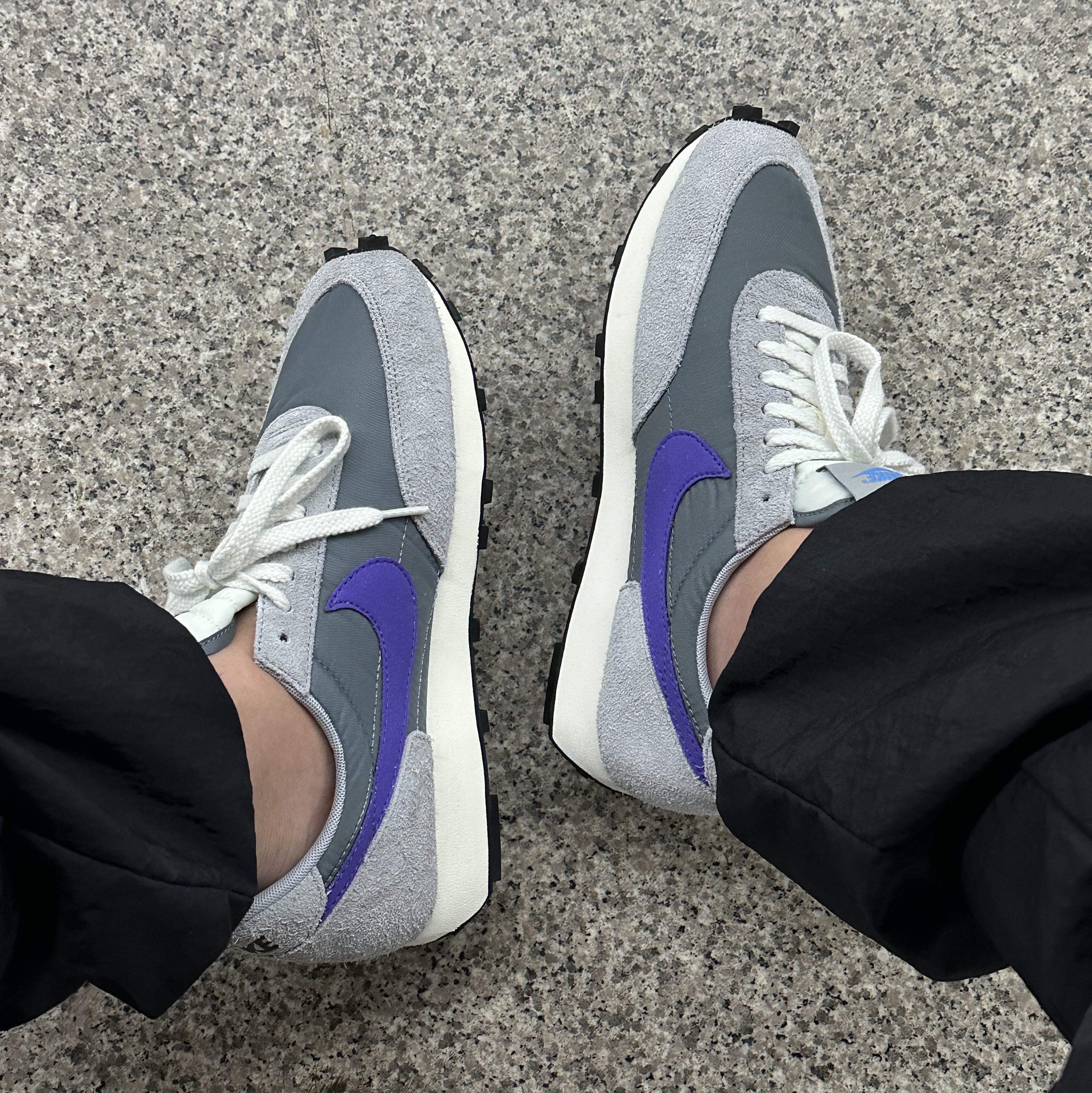 Nike Daybreak SP Cool Grey Hyper Grape 착용 스타일