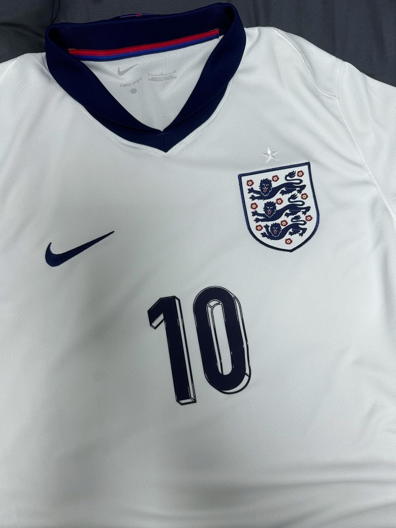 Nike England 2024/25 Dri-Fit Stadium Home Replica Jersey White Blue Void (Non Marking Ver.), CDG Backpack Black 착용 스타일 - 4