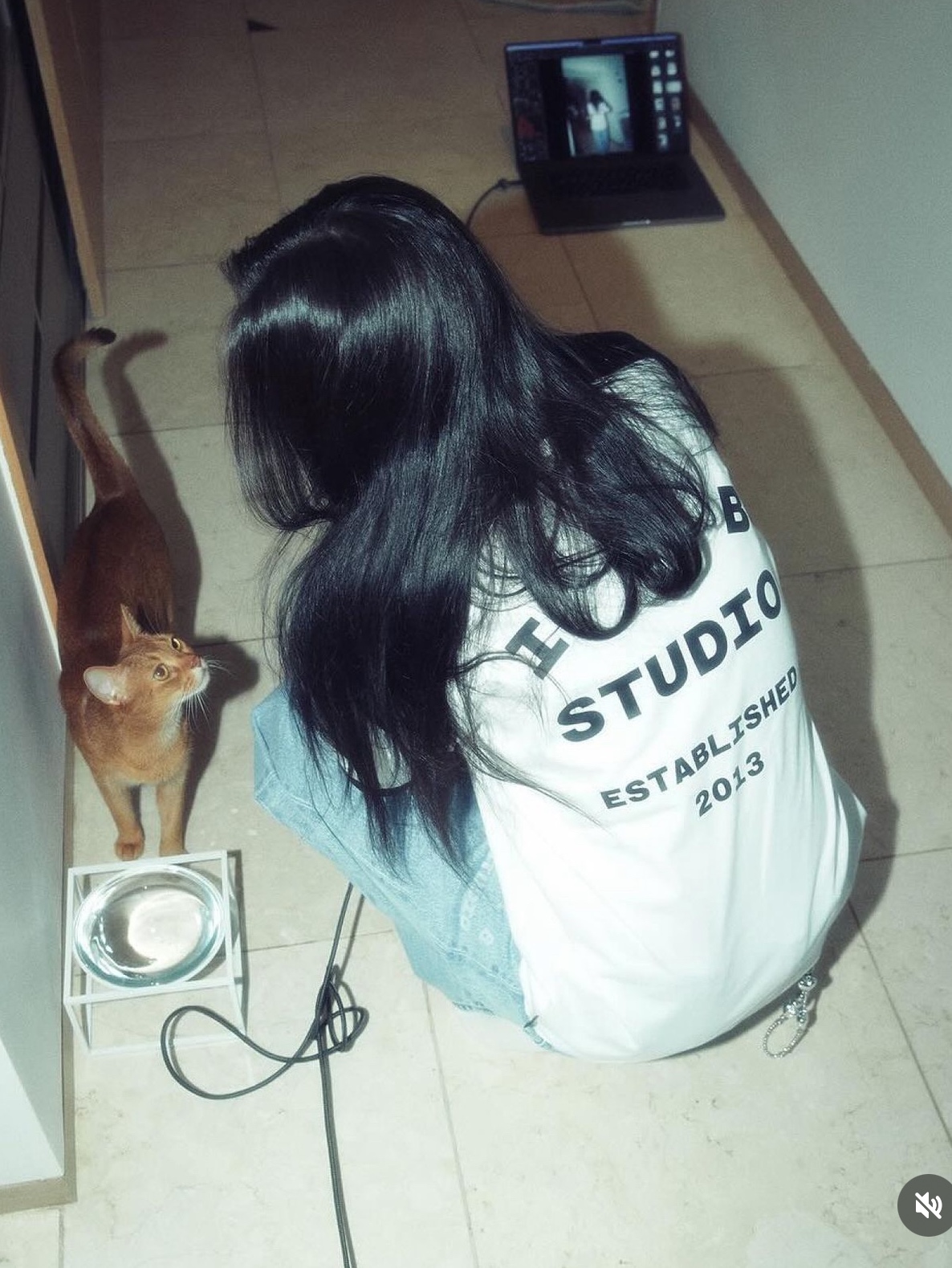 IAB Studio Established T-Shirt White Black 착용 스타일 - 1