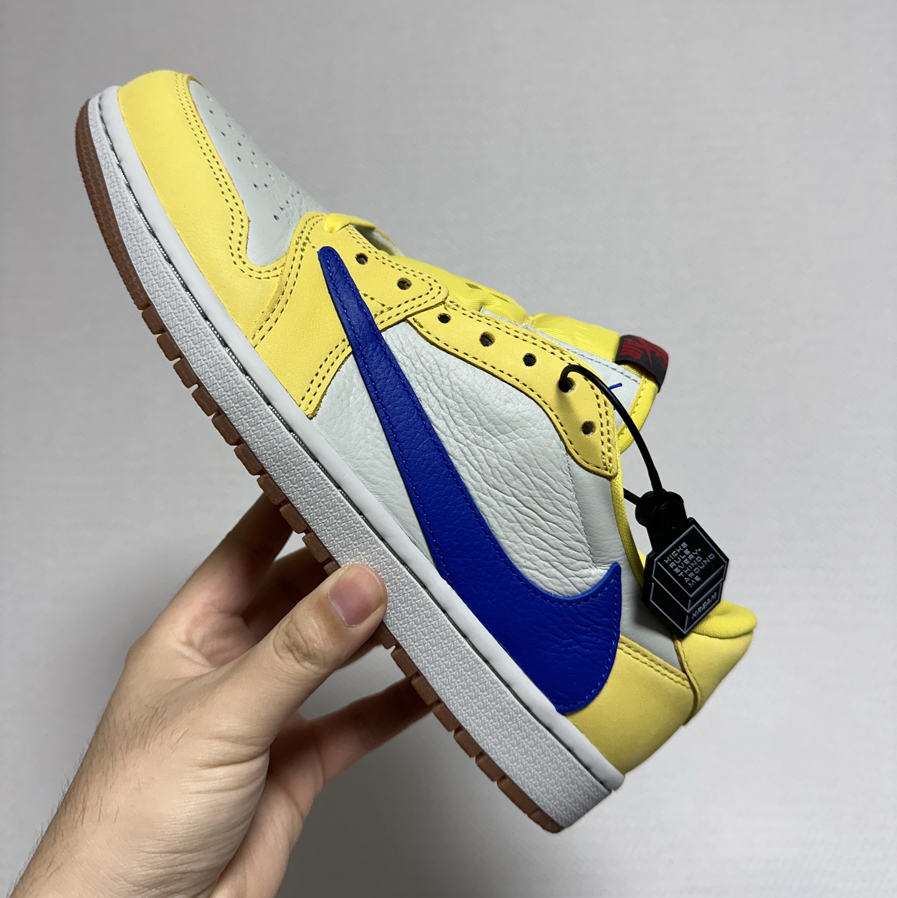 (W) Jordan 1 x Travis Scott Retro Low OG SP Canary 착용 스타일