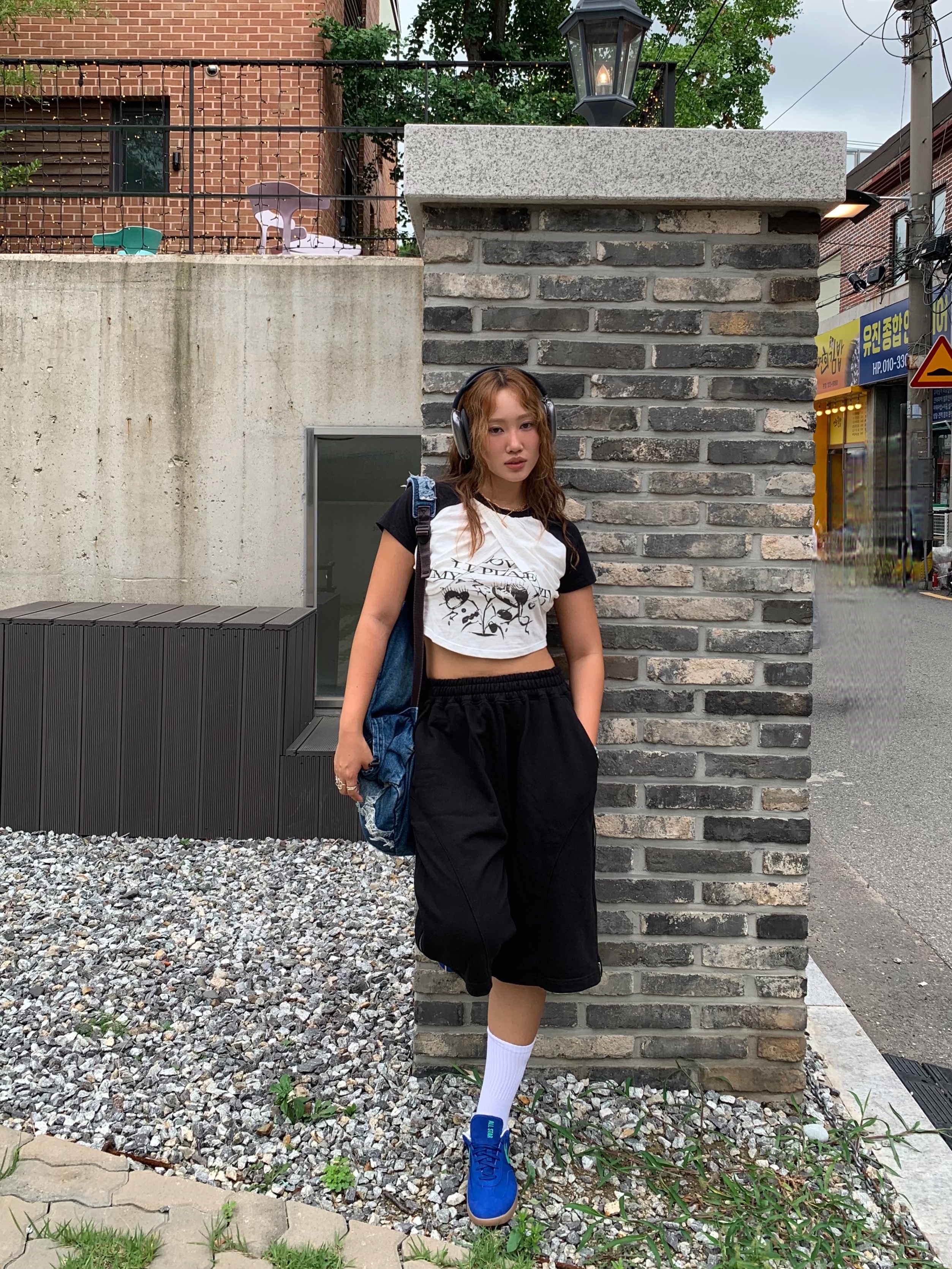 Converse Run Star Trainer Black Egret, Apple AirPods Max Lightning Space Gray (Korean Ver.) 착용 스타일 - 6