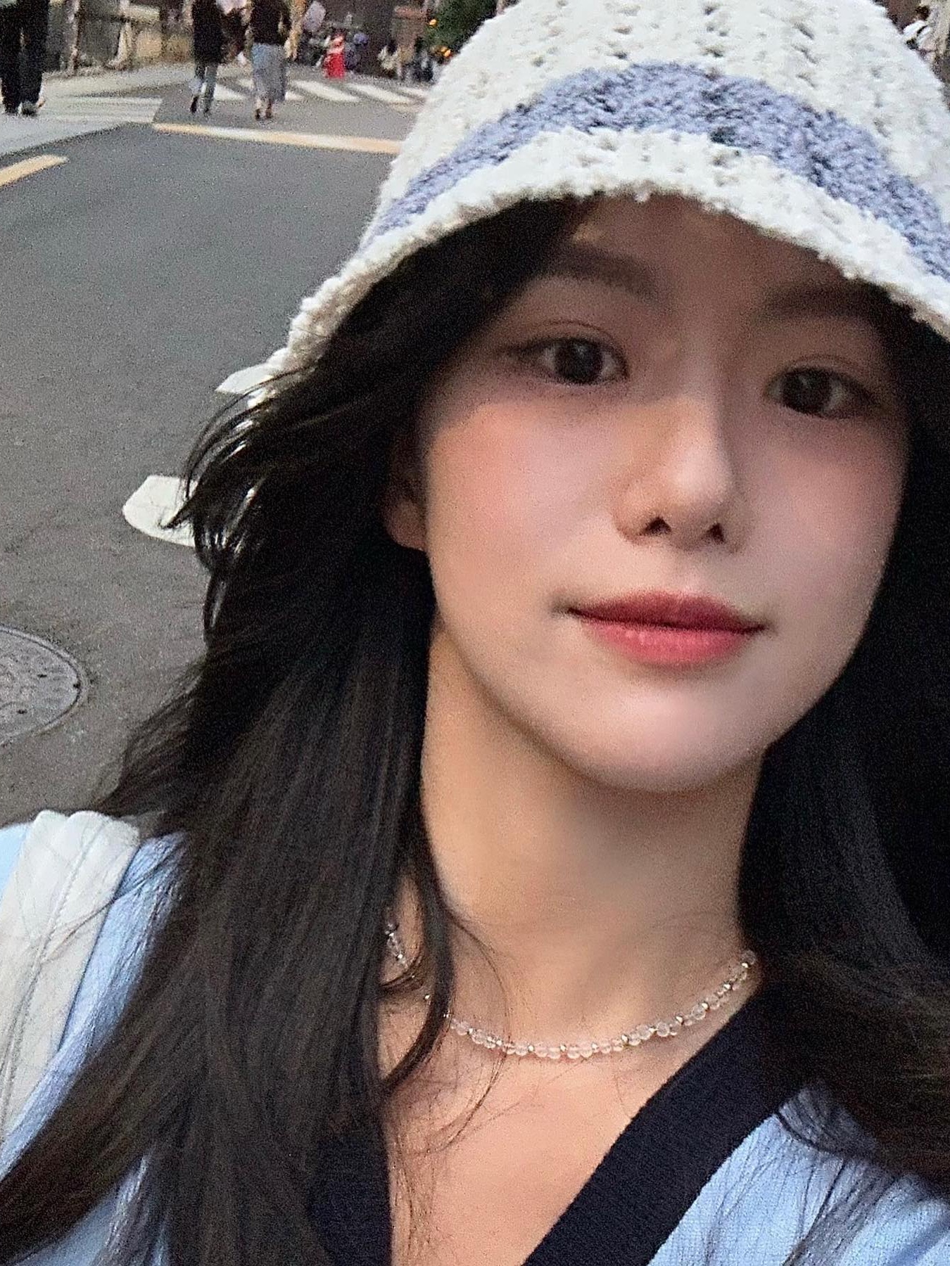 Allincomplete Cotton Candy Bucket Hat Ivory 착용 스타일 - 1