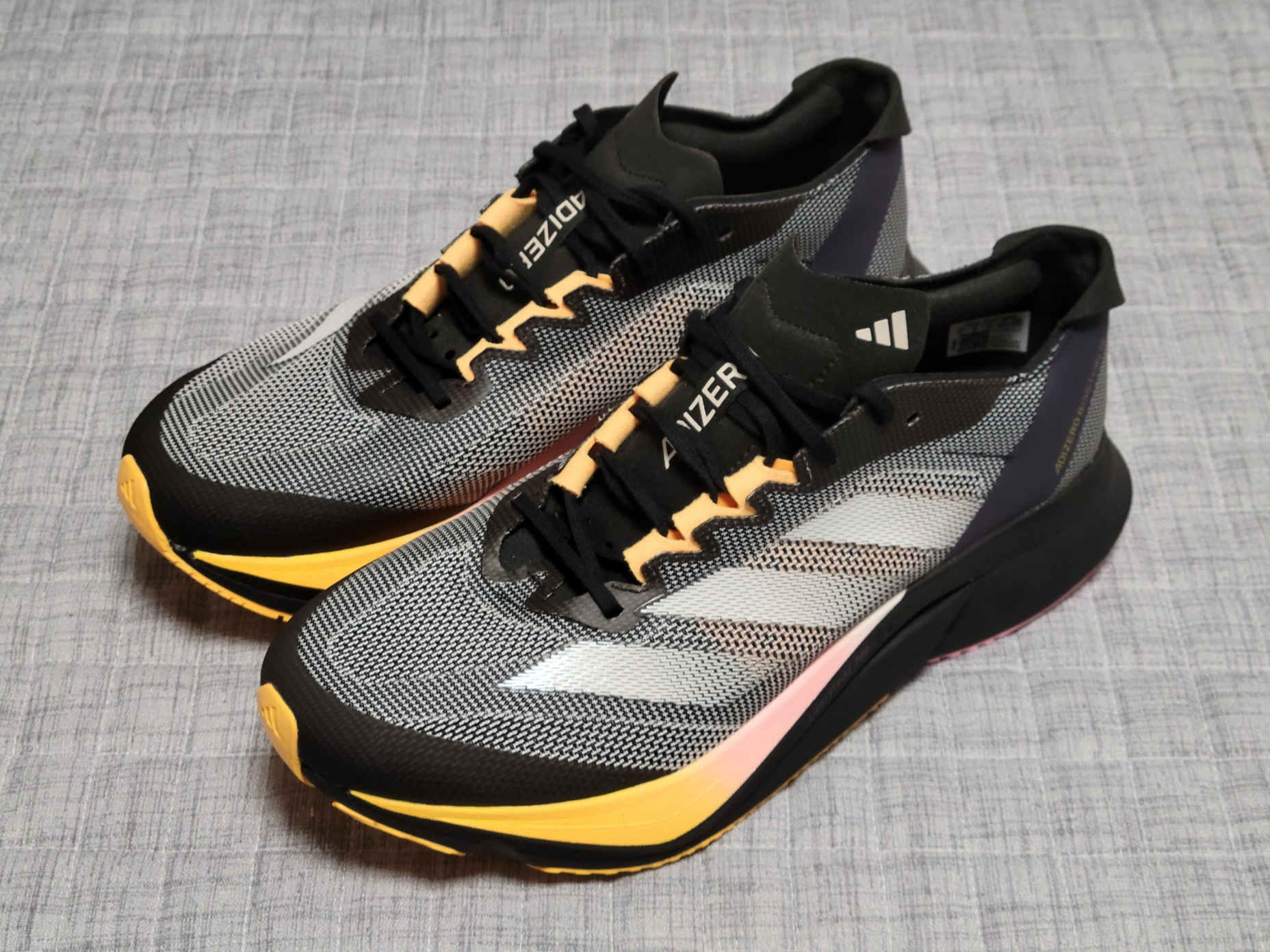 Adidas Adizero Boston 12 Core Black Zero Metalic 착용 스타일 - 2