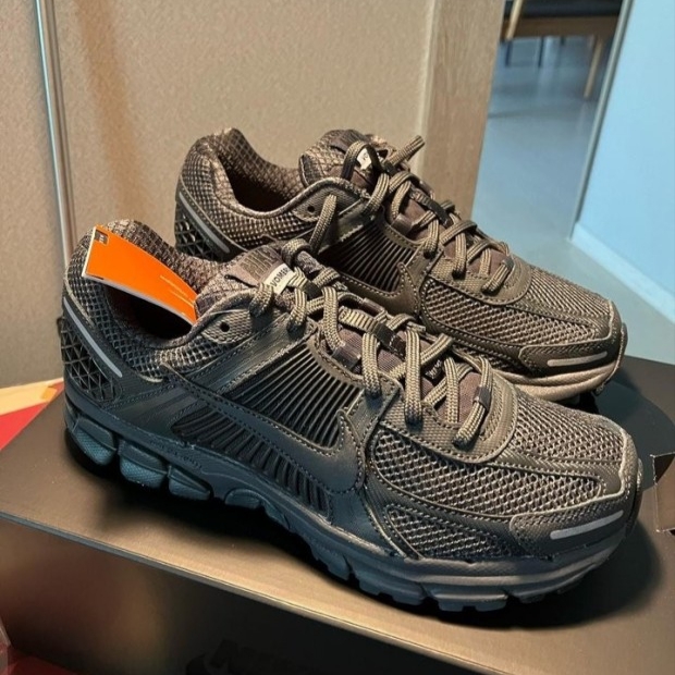 Nike Zoom Vomero 5 SP Anthracite 2023 착용 스타일