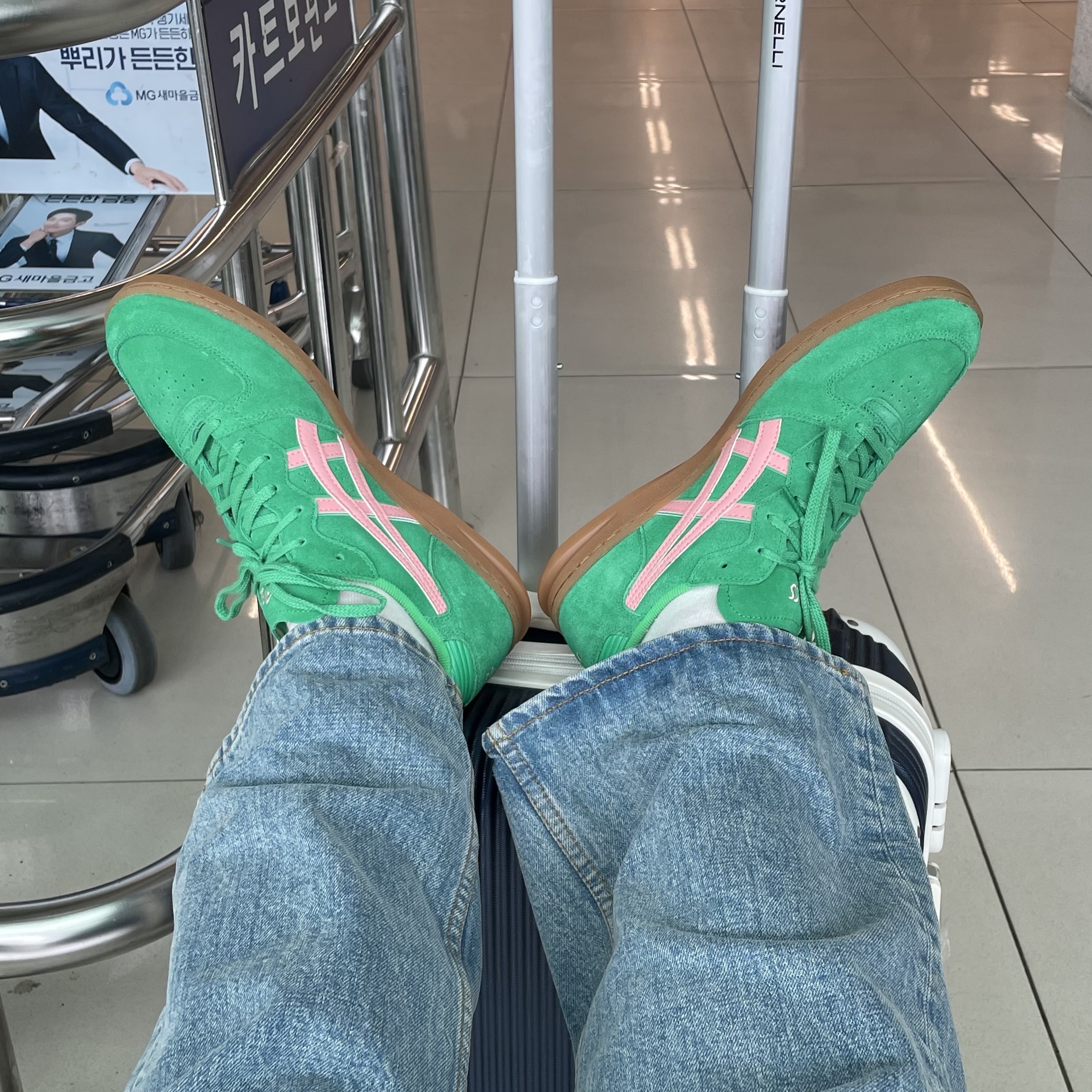 Asics Skyhand OG Cilantro Grapefruit 착용 스타일 - 1