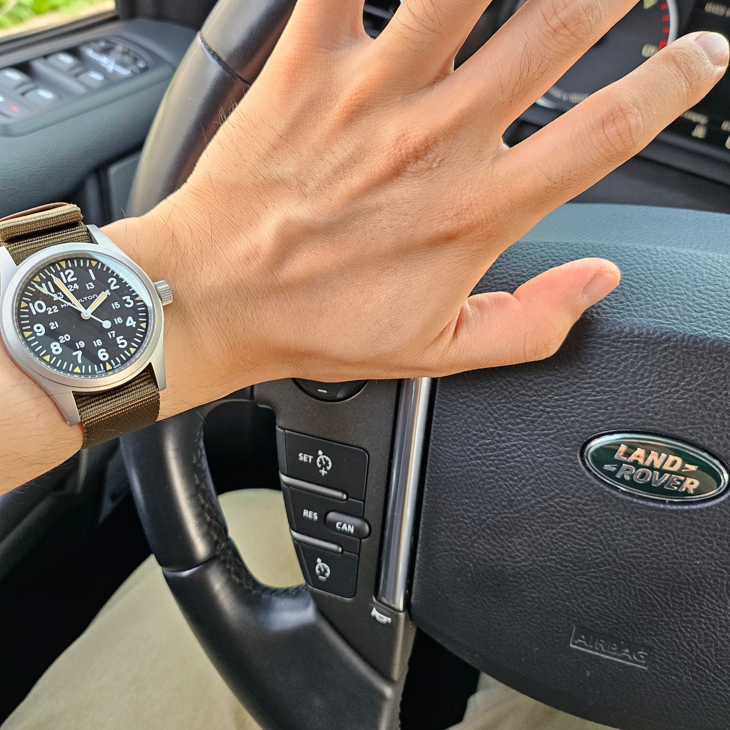 Hamilton Khaki Field Mechanical 38mm Nato Strap Green Black 착용 스타일
