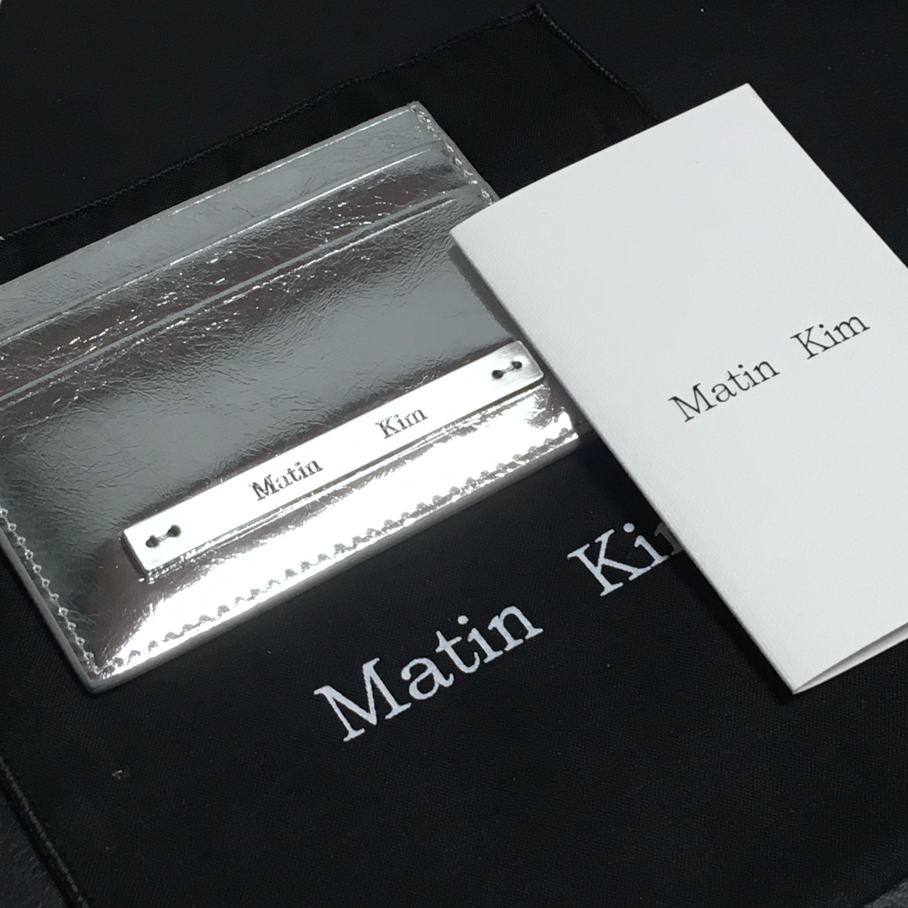 Matin Kim Vintage Card Wallet Silver 착용 스타일