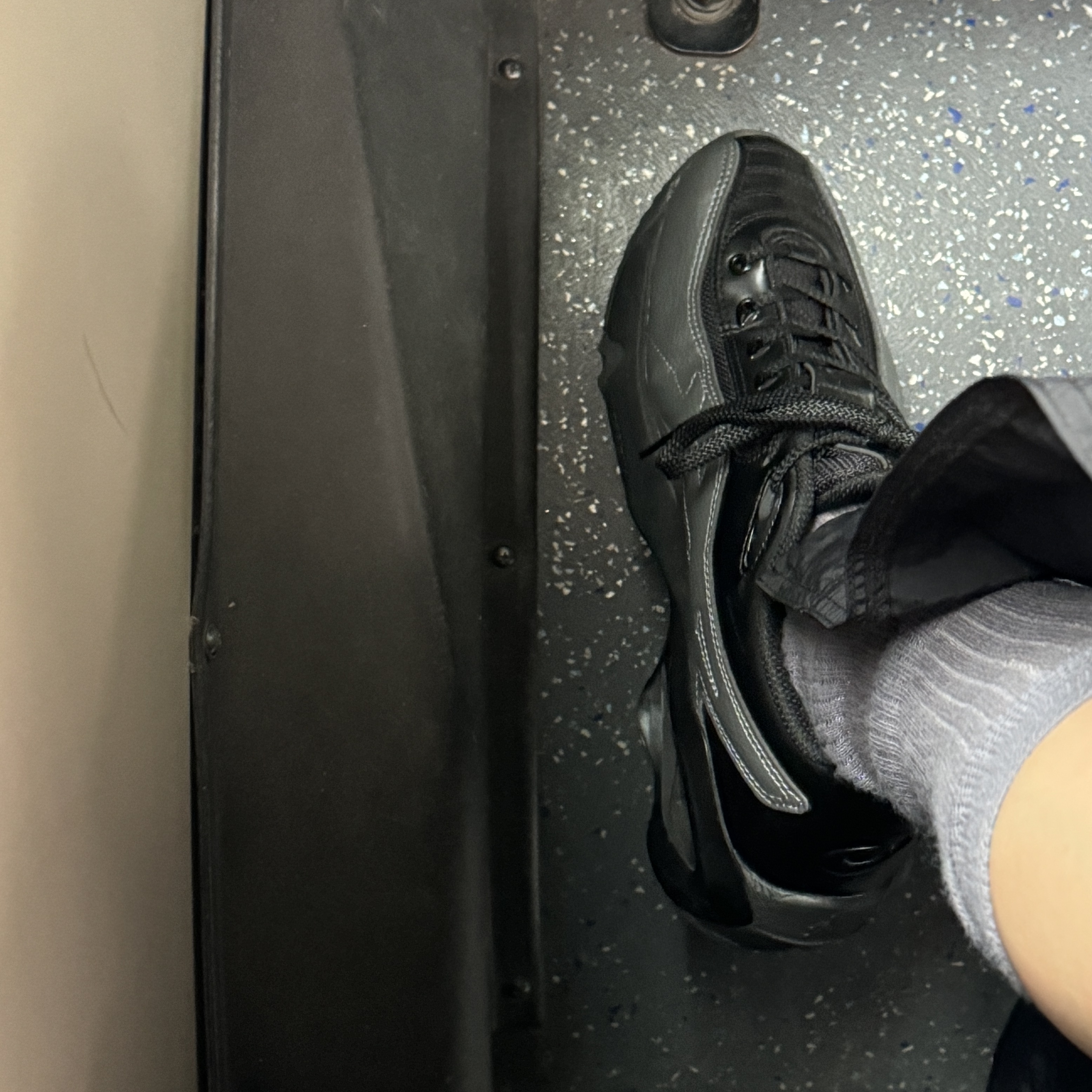 Asics x Kiko Kostadinov Novalis Gel-Teremoa Obsidian Black Smoke Shadow 착용 스타일