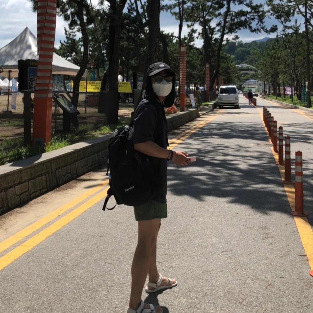 Supreme Backpack Black - 18SS, Supreme x The North Face Sunshield Camp Cap Black - 20SS 착용 스타일