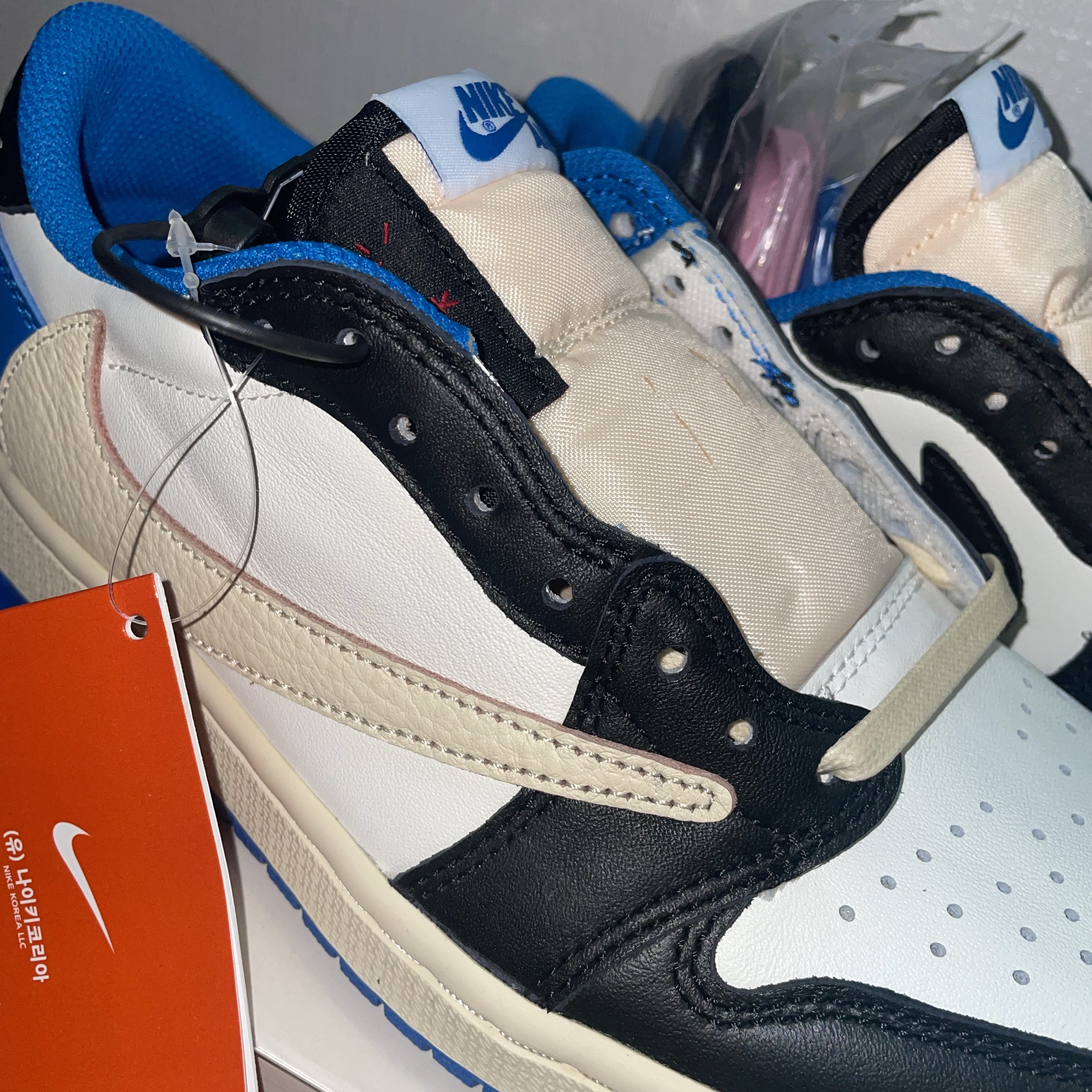 Jordan 1 x Travis Scott x Fragment Retro Low OG SP Military Blue 착용 스타일