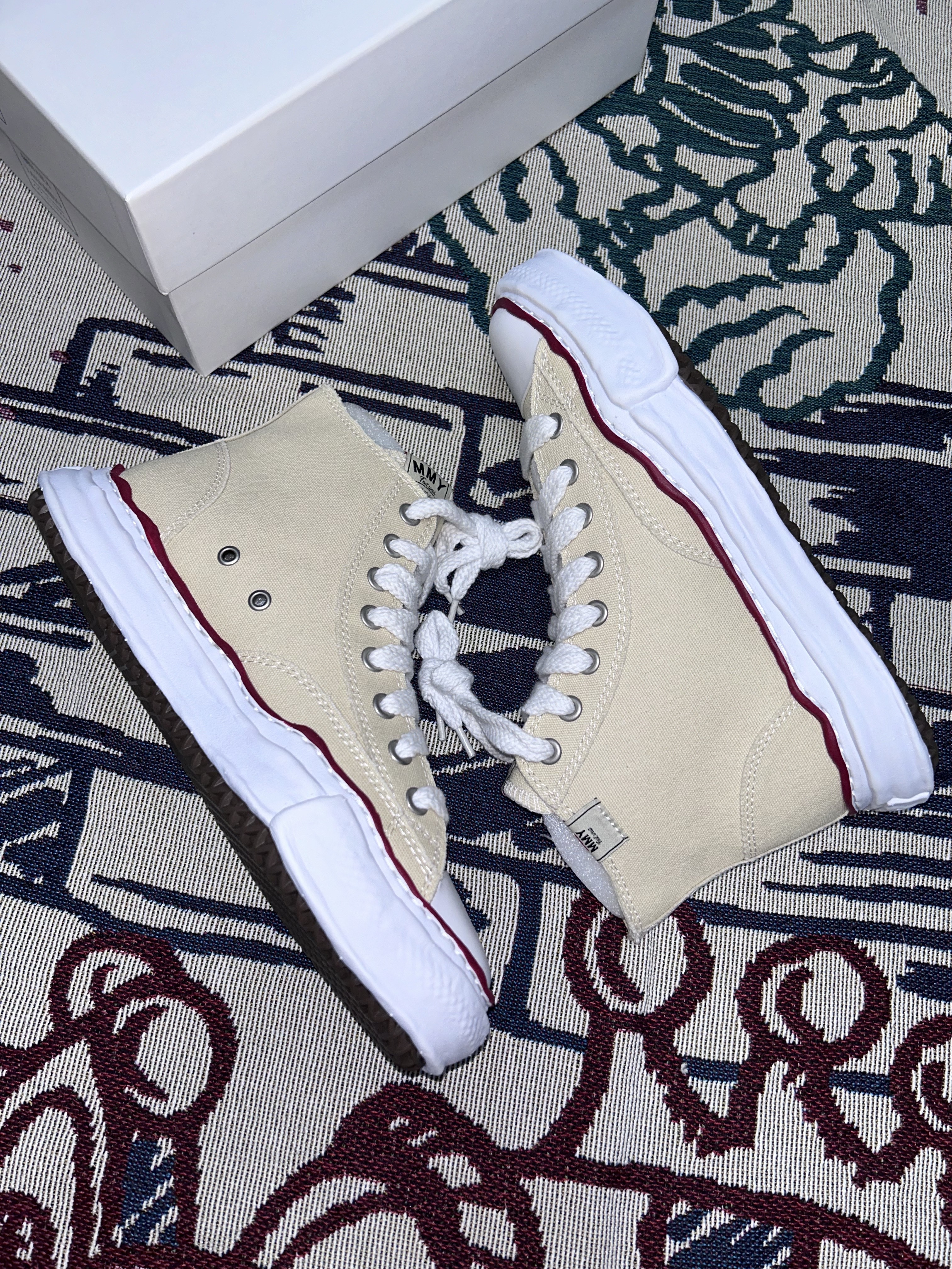 Maison Mihara Yasuhiro Peterson OG Sole Canvas High-top Sneakers Natural 착용 스타일 - 3