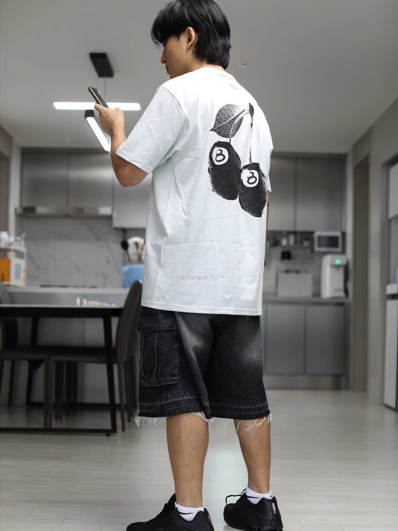 Stussy Cherries T-Shirt Fog 착용 스타일