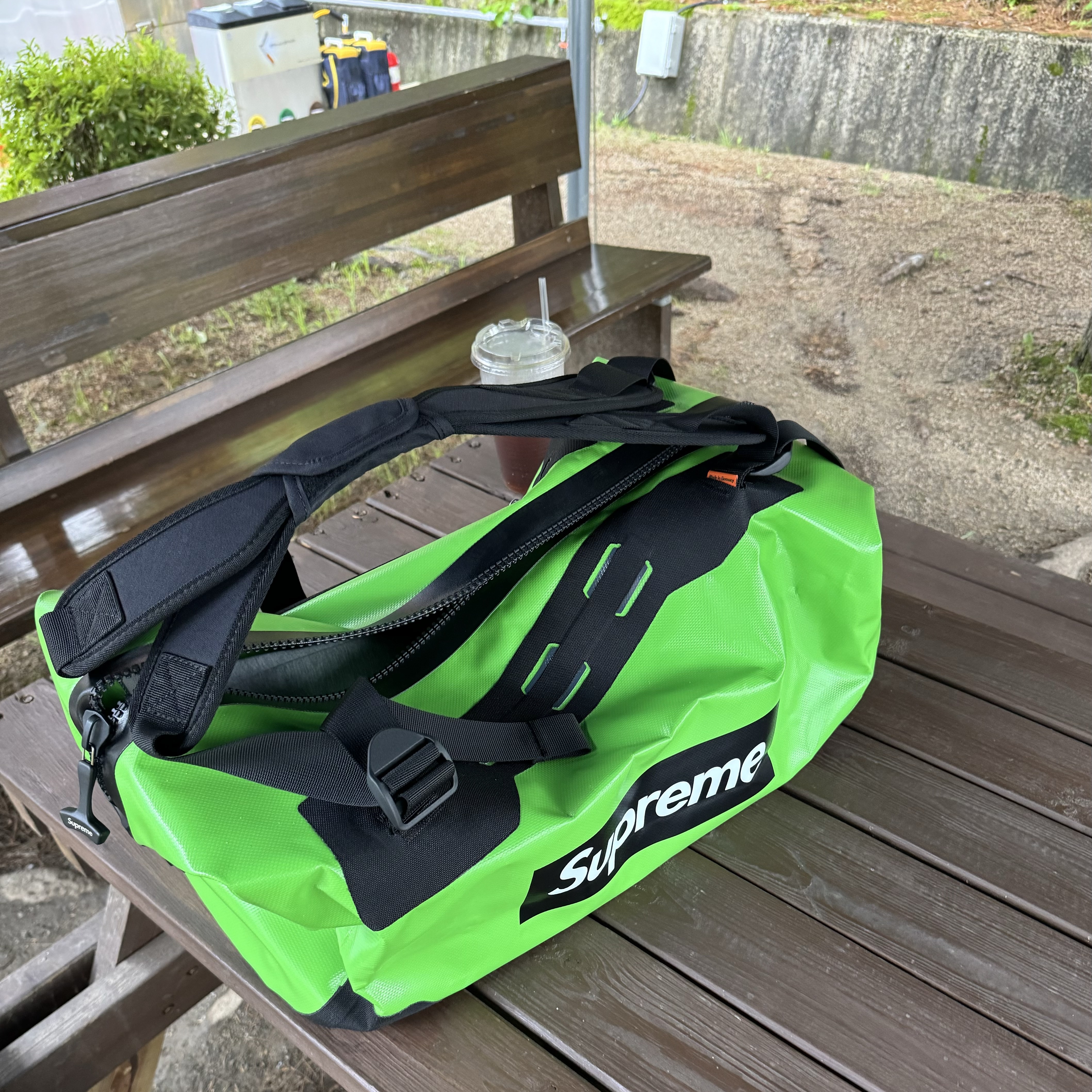 Supreme x Ortlieb Duffle Bag Green - 24SS 착용 스타일 - 1