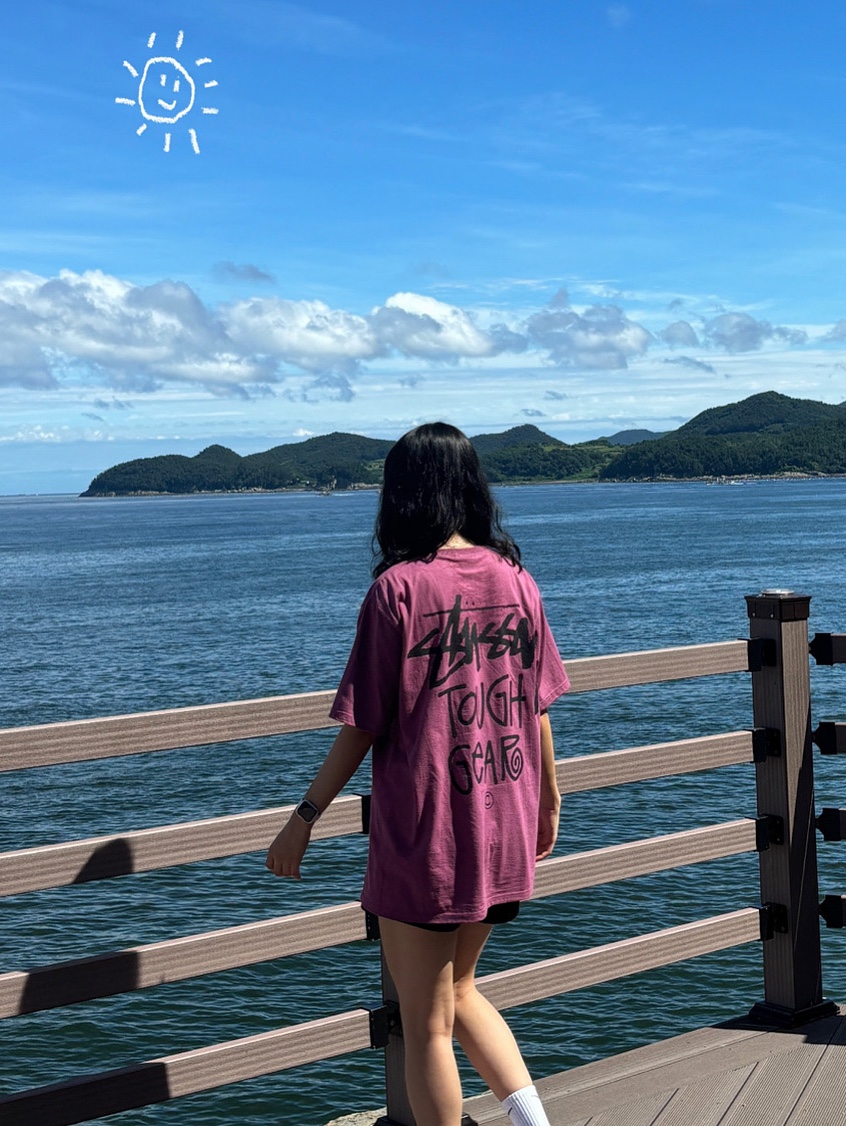 Stussy Tough Gear T-Shirt Berry 착용 스타일