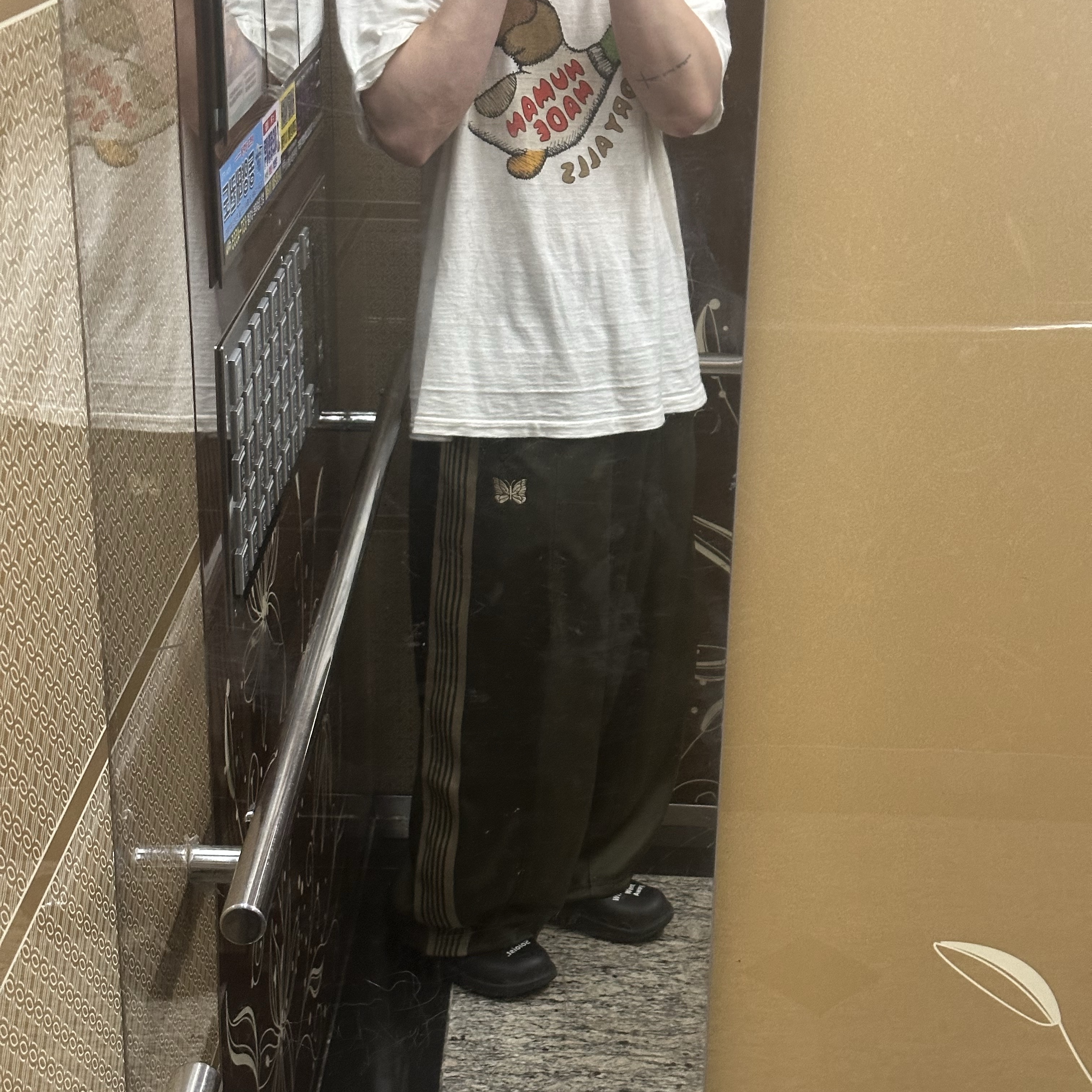 Needles x LHP H.D. Track Pants Poly Smooth Wide Olive 착용 스타일