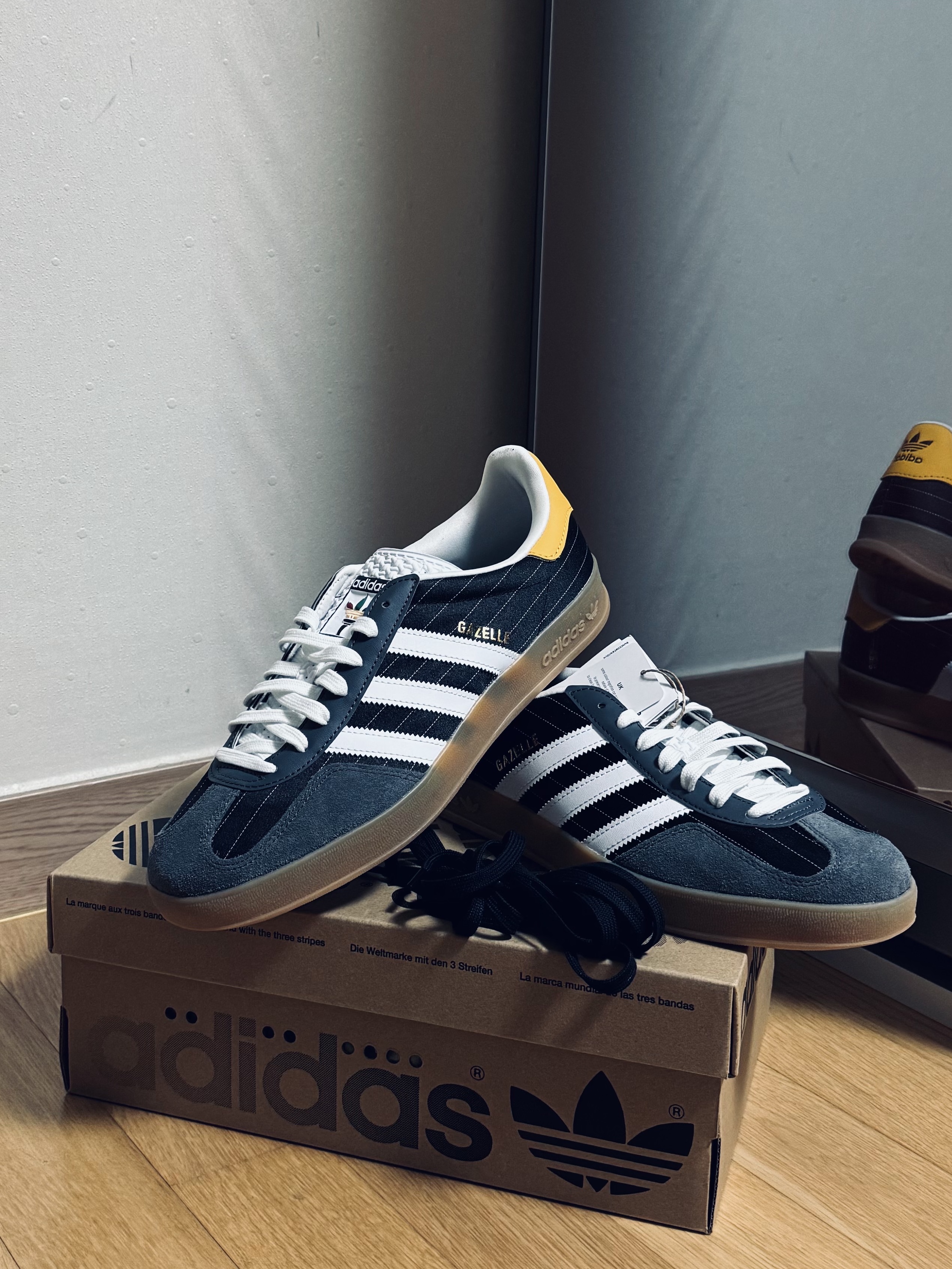 Adidas Gazelle Indoor Core Black Cloud White 착용 스타일