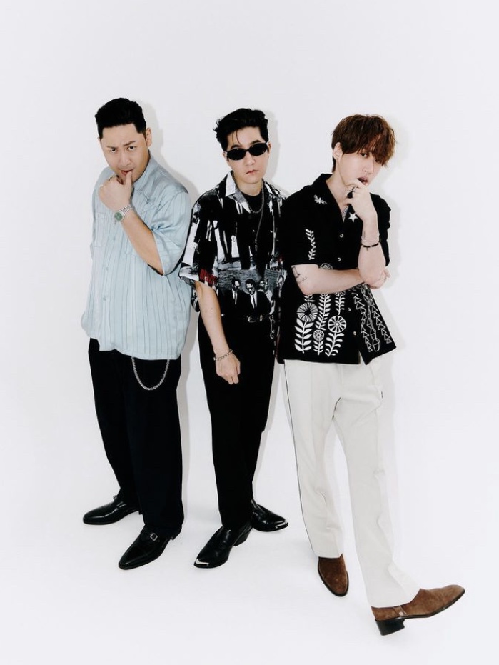 [KREAM 단독] ADSB Andersson Bell May Embroidery Open Collar Shirts Black 착용 스타일 - 2