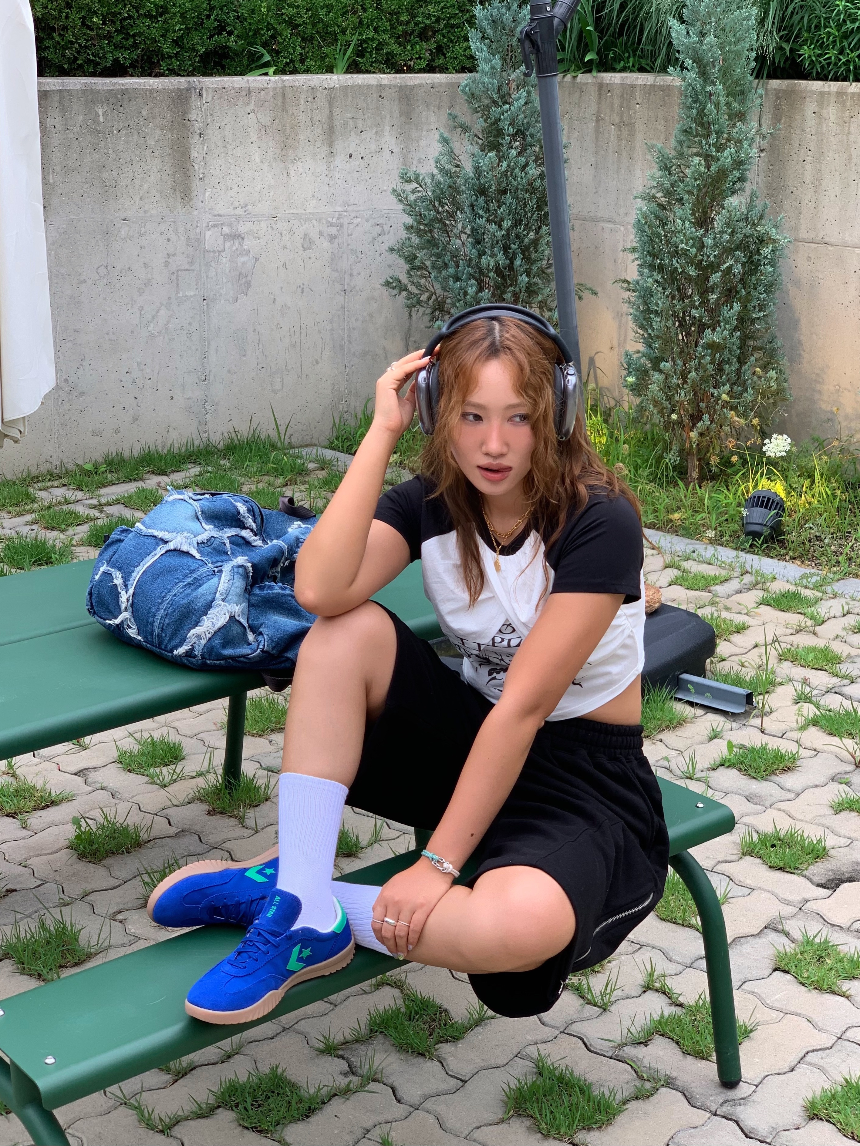 Converse Run Star Trainer Black Egret, Apple AirPods Max Lightning Space Gray (Korean Ver.) 착용 스타일 - 1