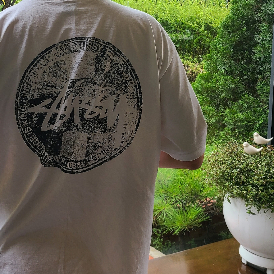 Jordan 3 Retro White Cement Reimagined, Stussy Dot Stamp T-Shirt White 착용 스타일 - 2