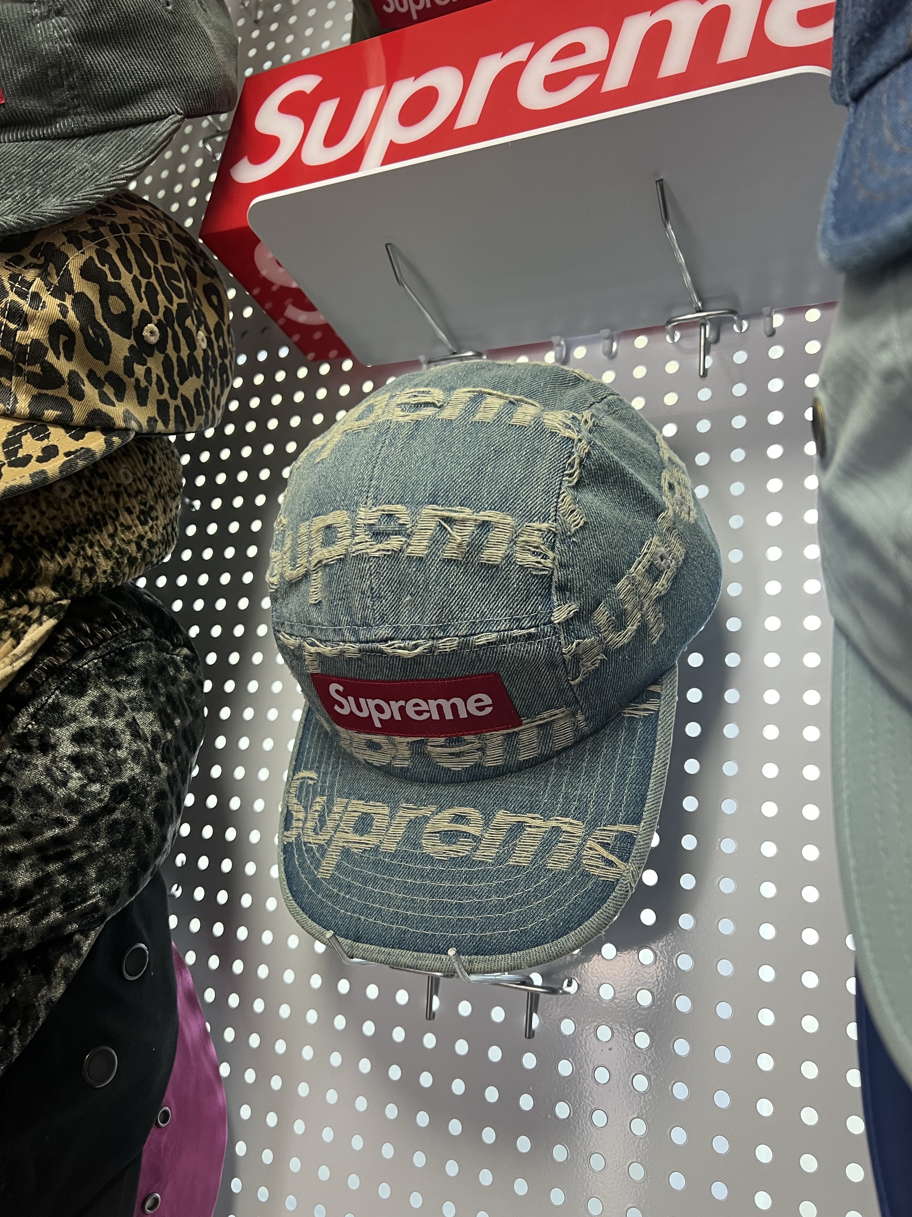 Supreme Frayed Logos Denim Camp Cap Blue - 21SS 착용 스타일