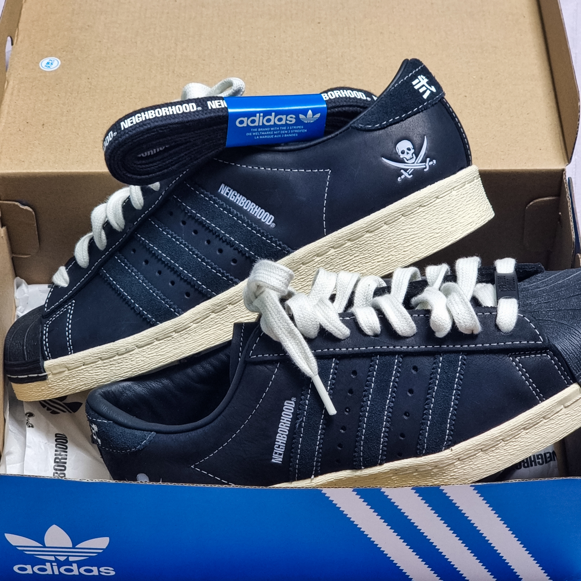 Adidas x Neighborhood Superstar N 2005 Core Black Cloud White 착용 스타일