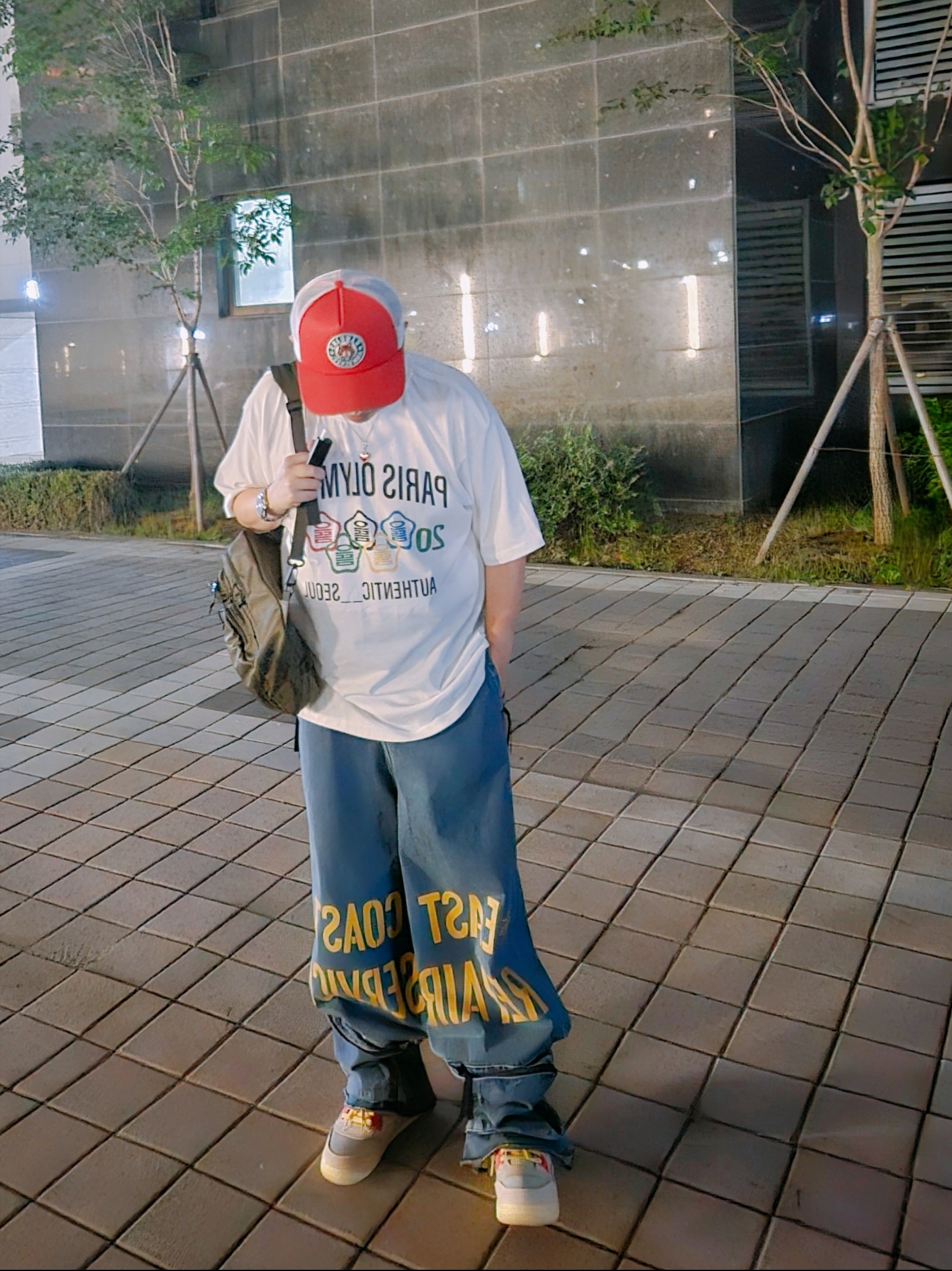 Nike x Stranger Things Pro Cap Black, Human Made Prototype One Shoulder Bag Olive Drab 착용 스타일