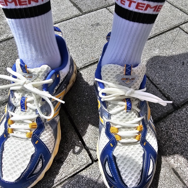 New Balance x Yeseyesee ML610 Atlantic Blue Varsity Gold 착용 스타일