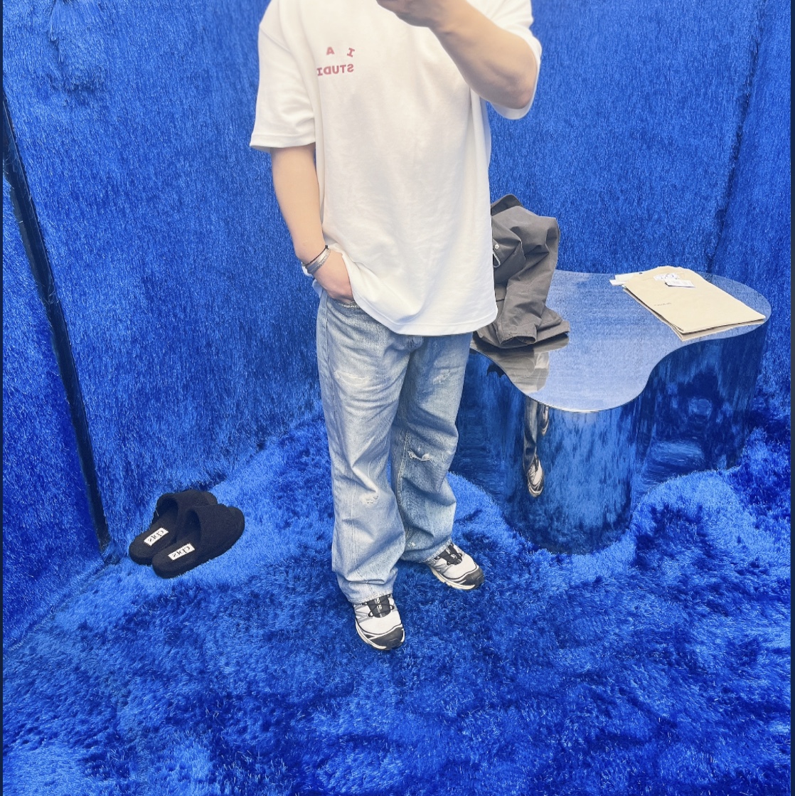 Our Legacy Third Cut Digital Denim Print, IAB Studio T-Shirt White Burgundy 착용 스타일 - 2