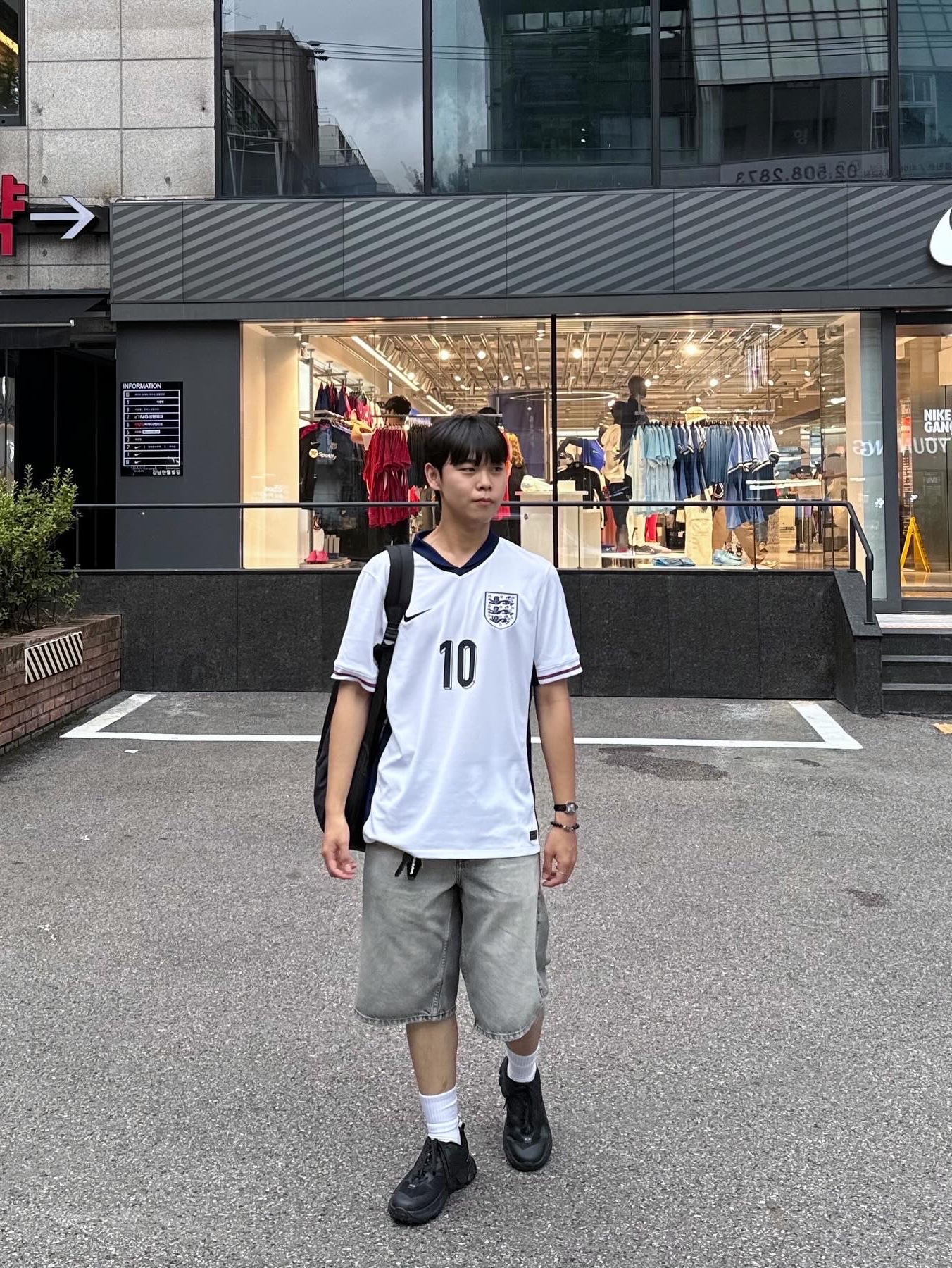 Nike England 2024/25 Dri-Fit Stadium Home Replica Jersey White Blue Void (Non Marking Ver.), CDG Backpack Black 착용 스타일 - 3