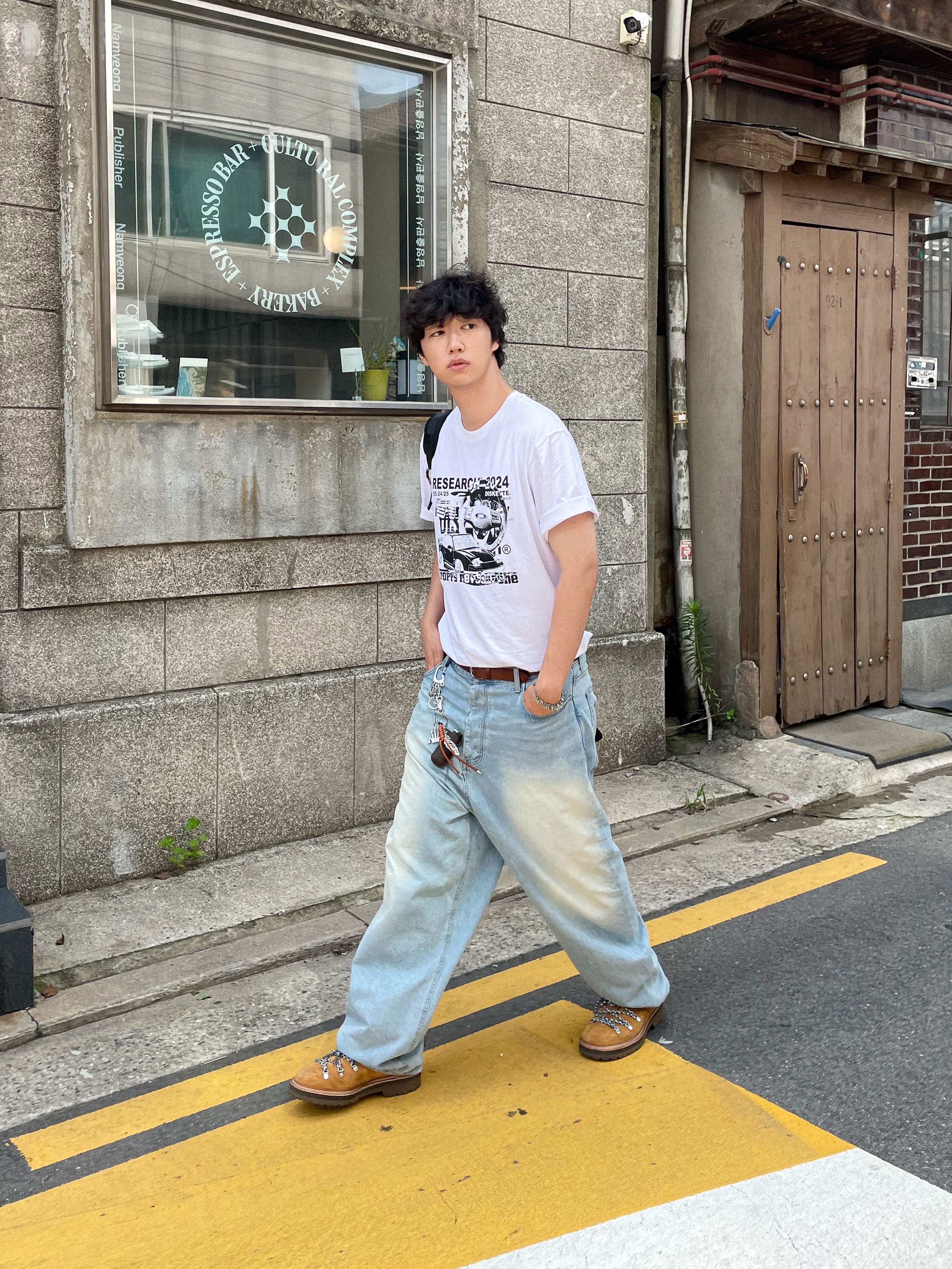 Undermycar Mu.31 Anti Fxxking Logo Play Brush Washed Wide Jeans Sky Blue 착용 스타일 - 1