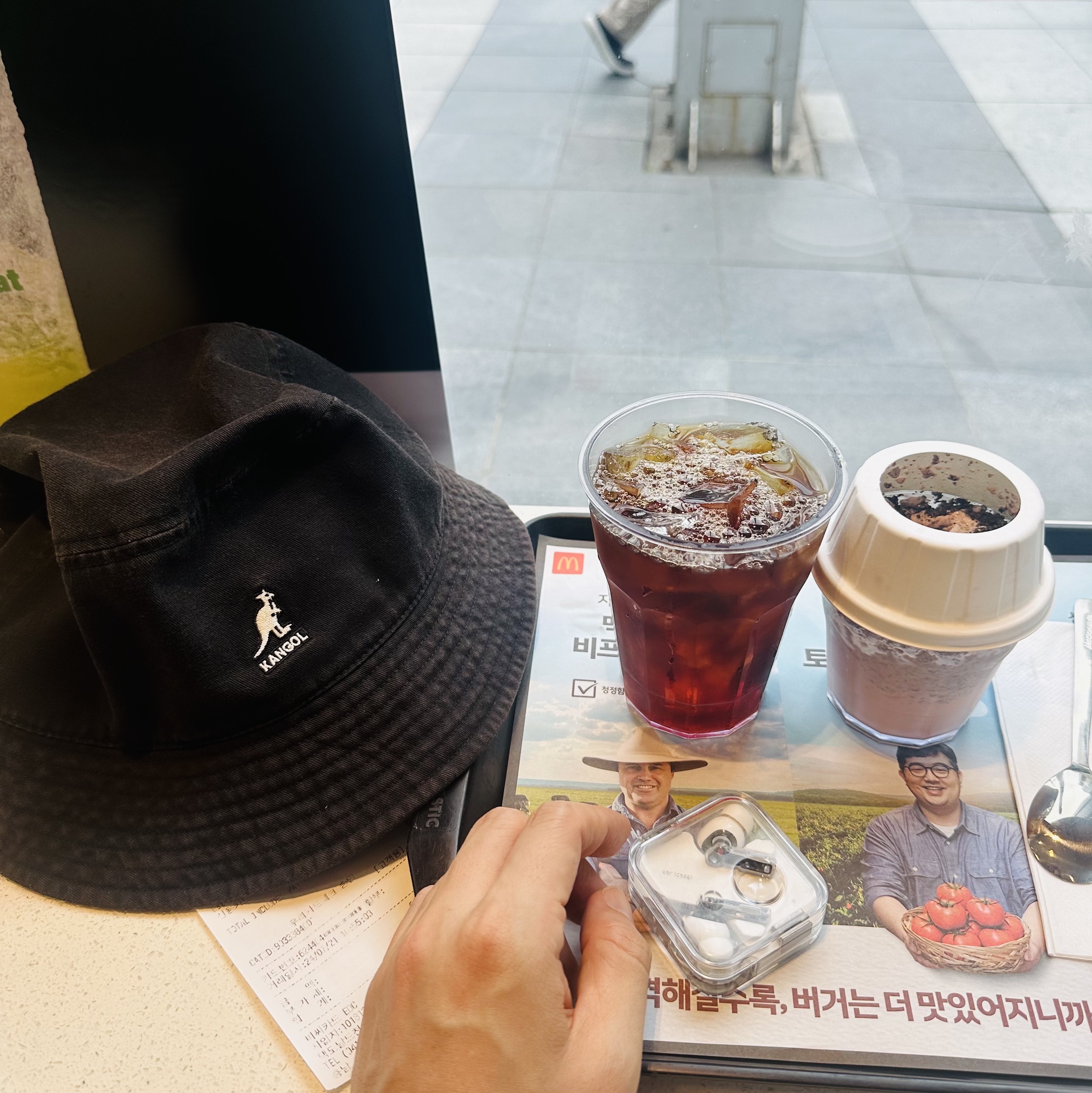 Kangol Washed Bucket Hat Black 착용 스타일