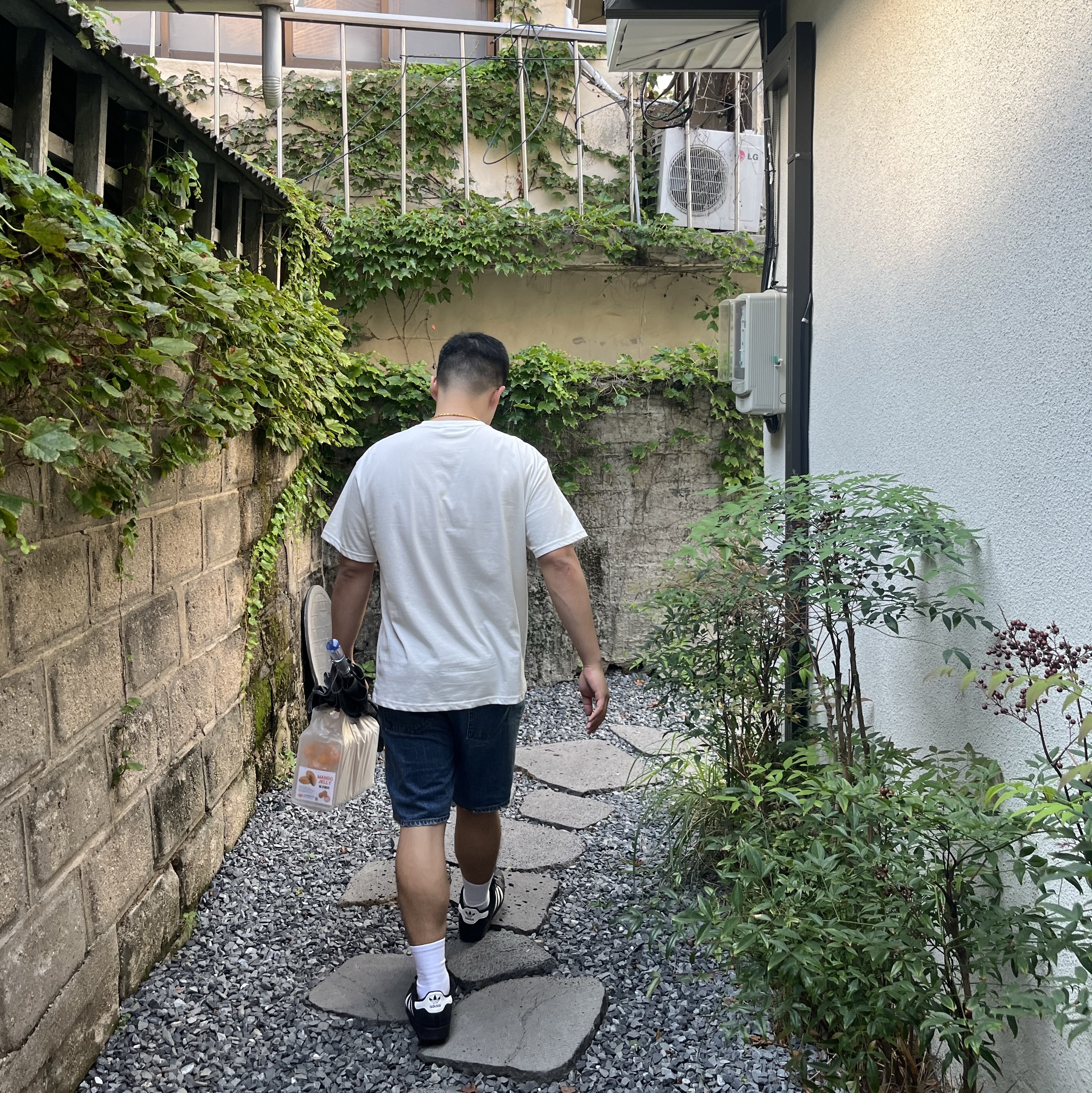 Porter Tanker Tote Bag Sage Green, Adidas Superstar Core Black White 착용 스타일