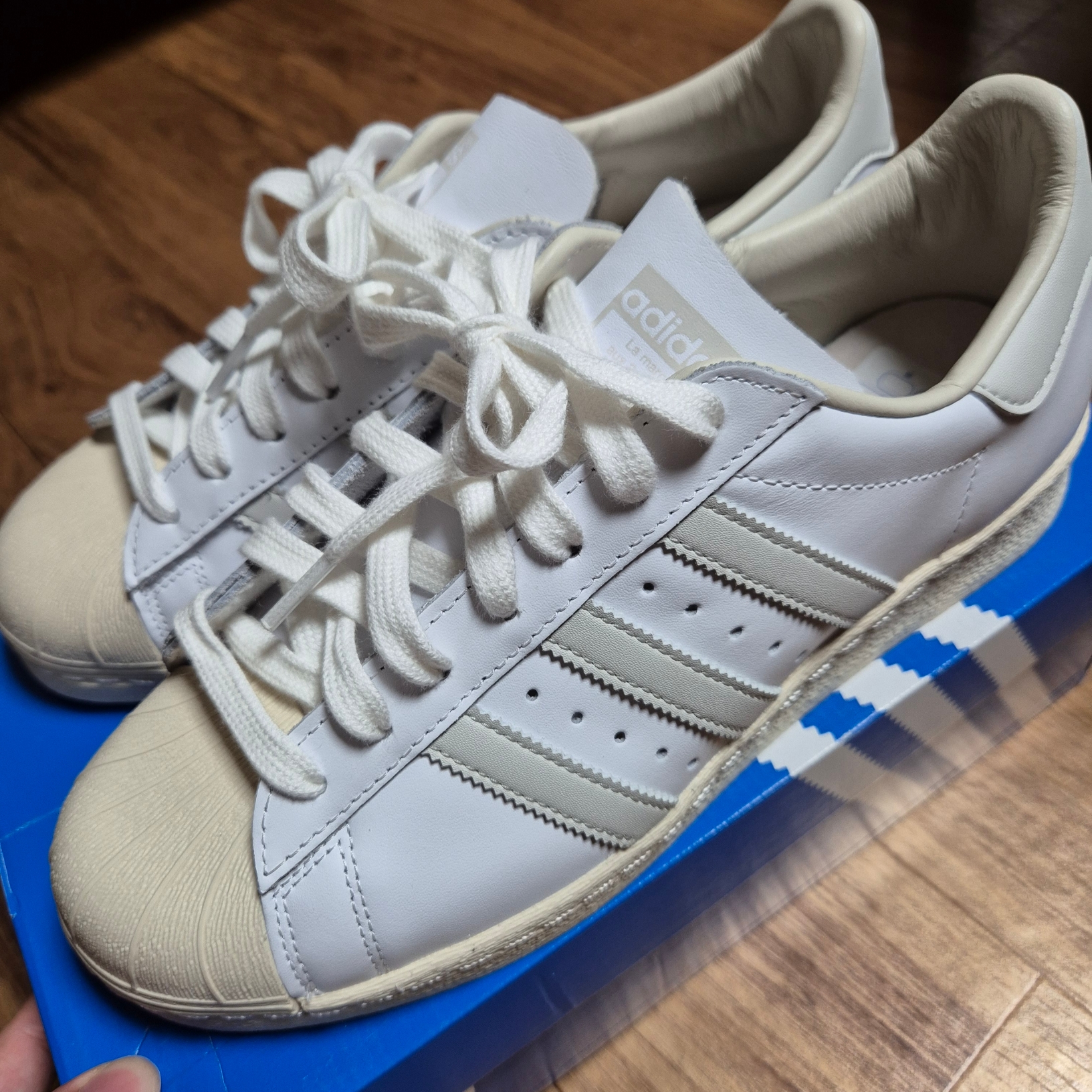 Adidas Superstar 82 White Orbit Grey 착용 스타일