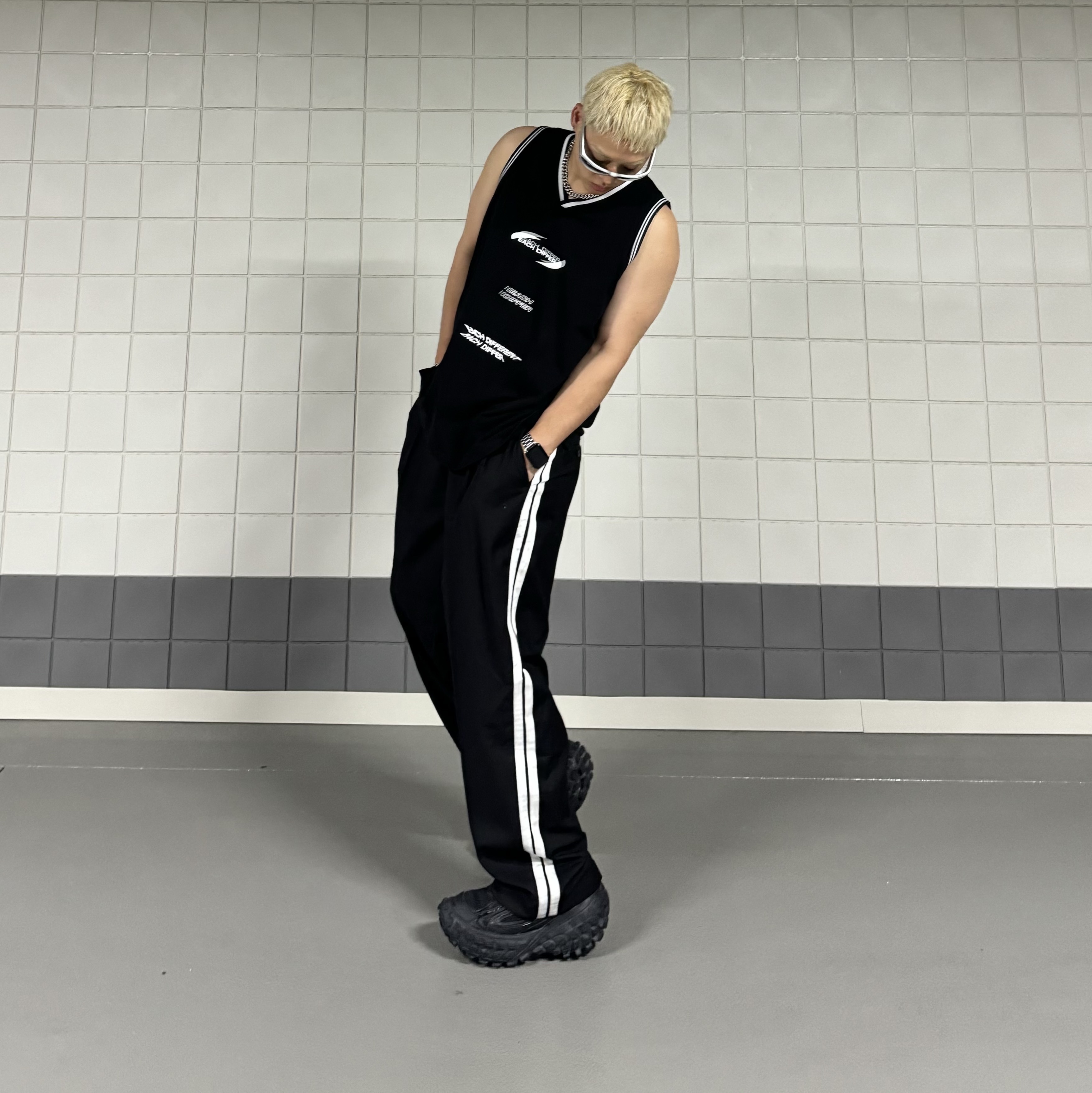 (W) Balenciaga Defender Sneakers Black, Balenciaga Defender Sneakers Black 착용 스타일 - 1