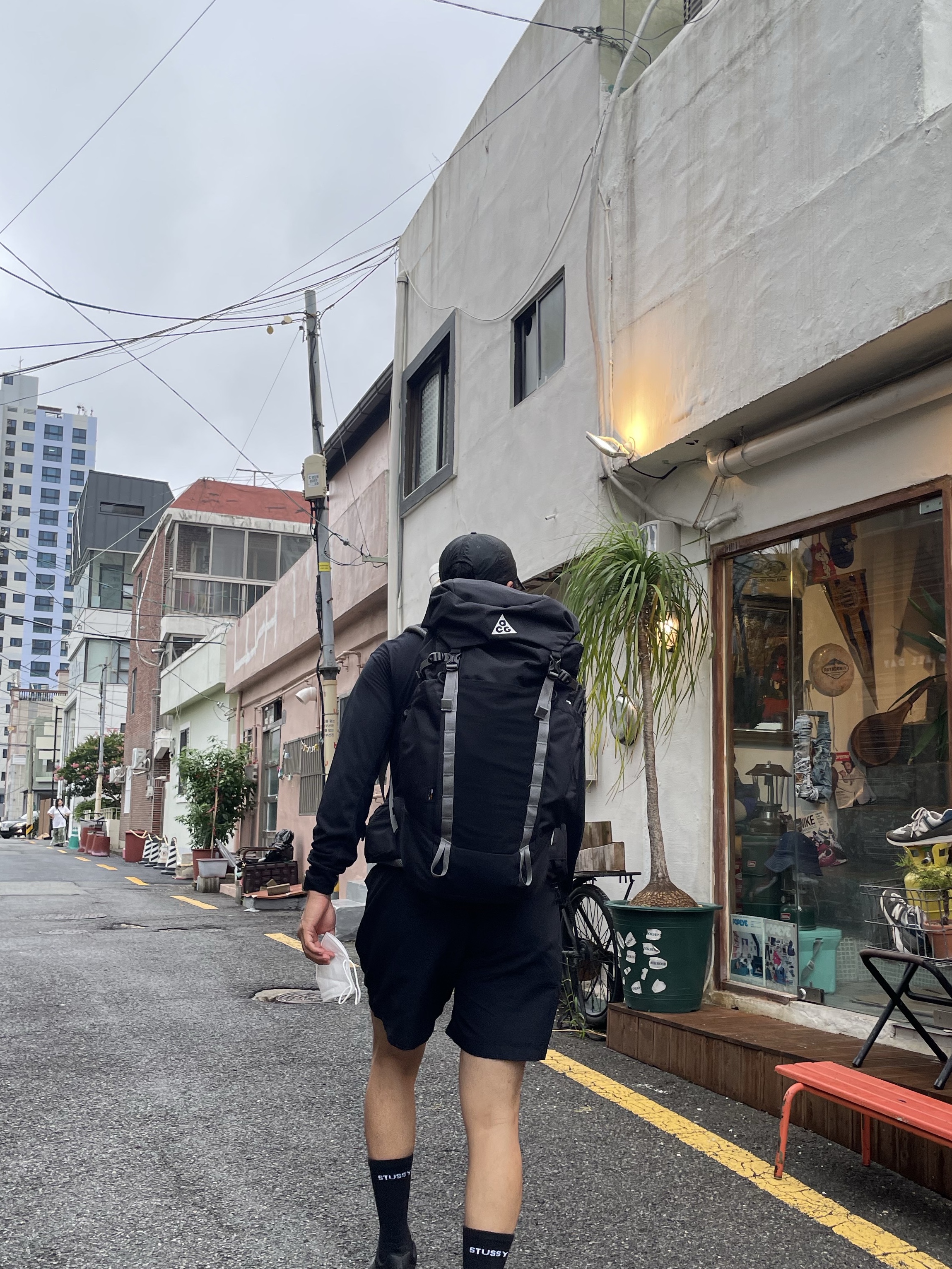 Salomon XT-6 ADV Black, Nike x Stussy Everyday Plus Cushioned Crew Socks Black (3 Pack) 착용 스타일 - 3