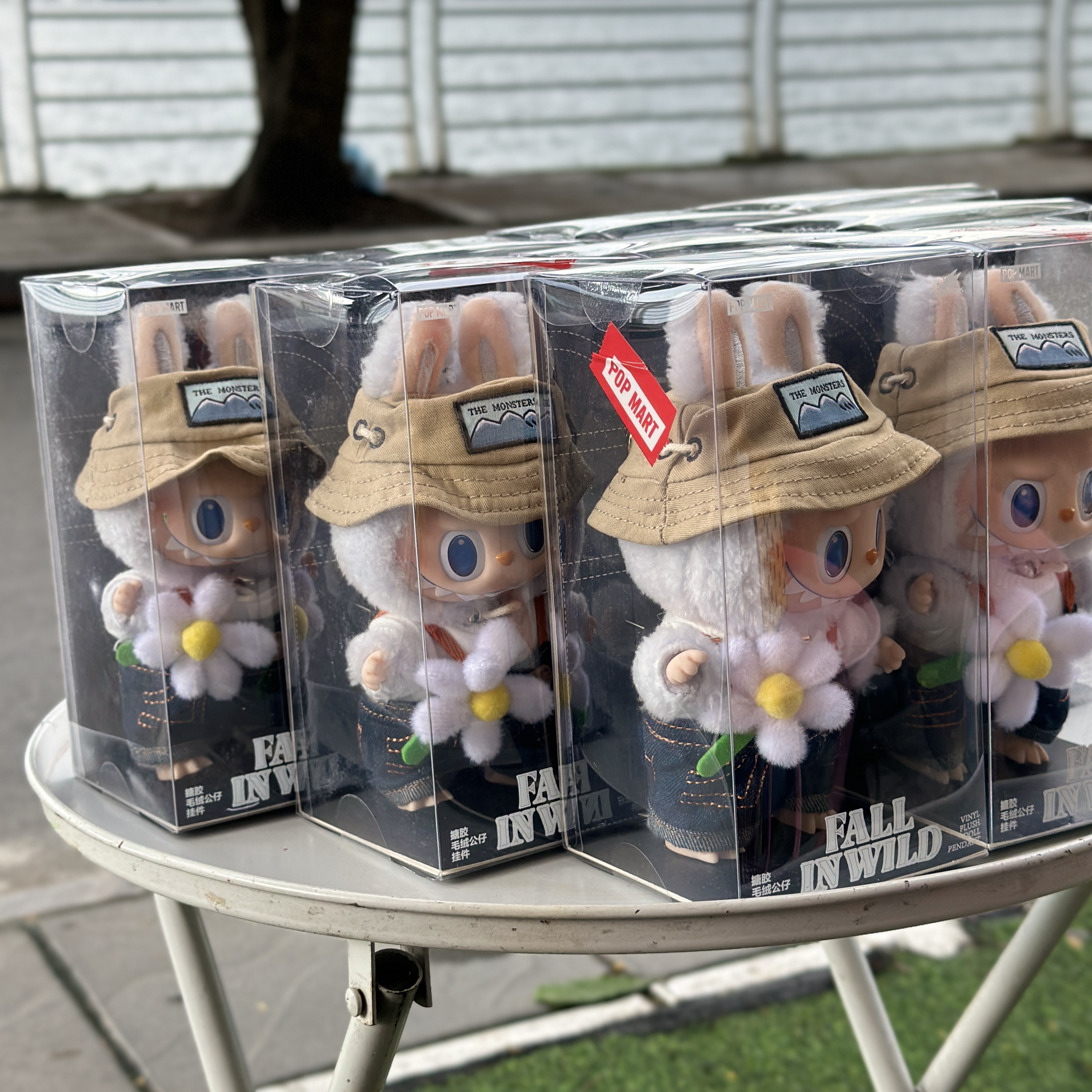Pop Mart Fall In Wild Labubu Series Toy Keyring 착용 스타일 - 5