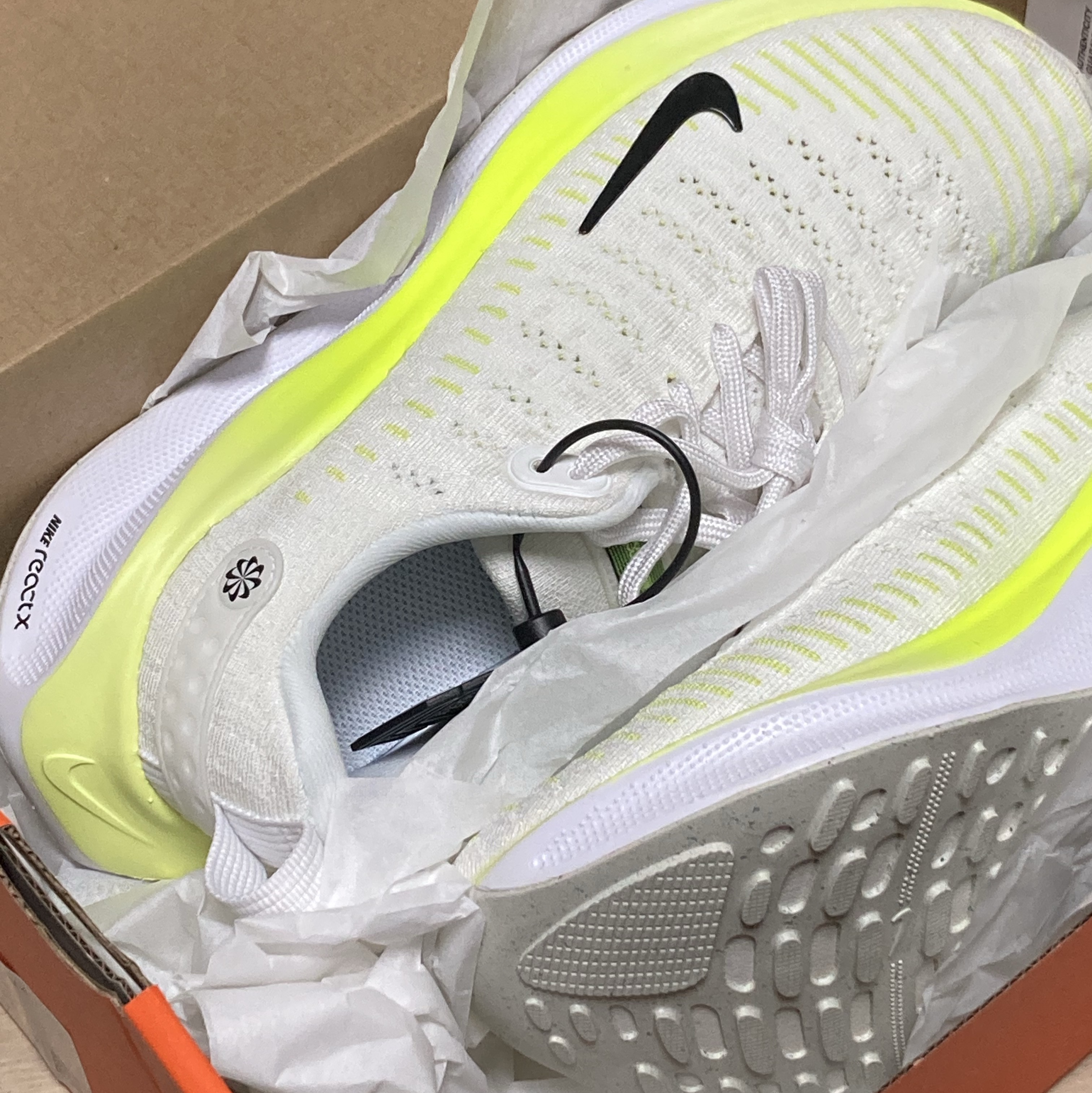 (W) Nike ReactX Infinity Run 4 White Light Lemon Twist 착용 스타일 - 2