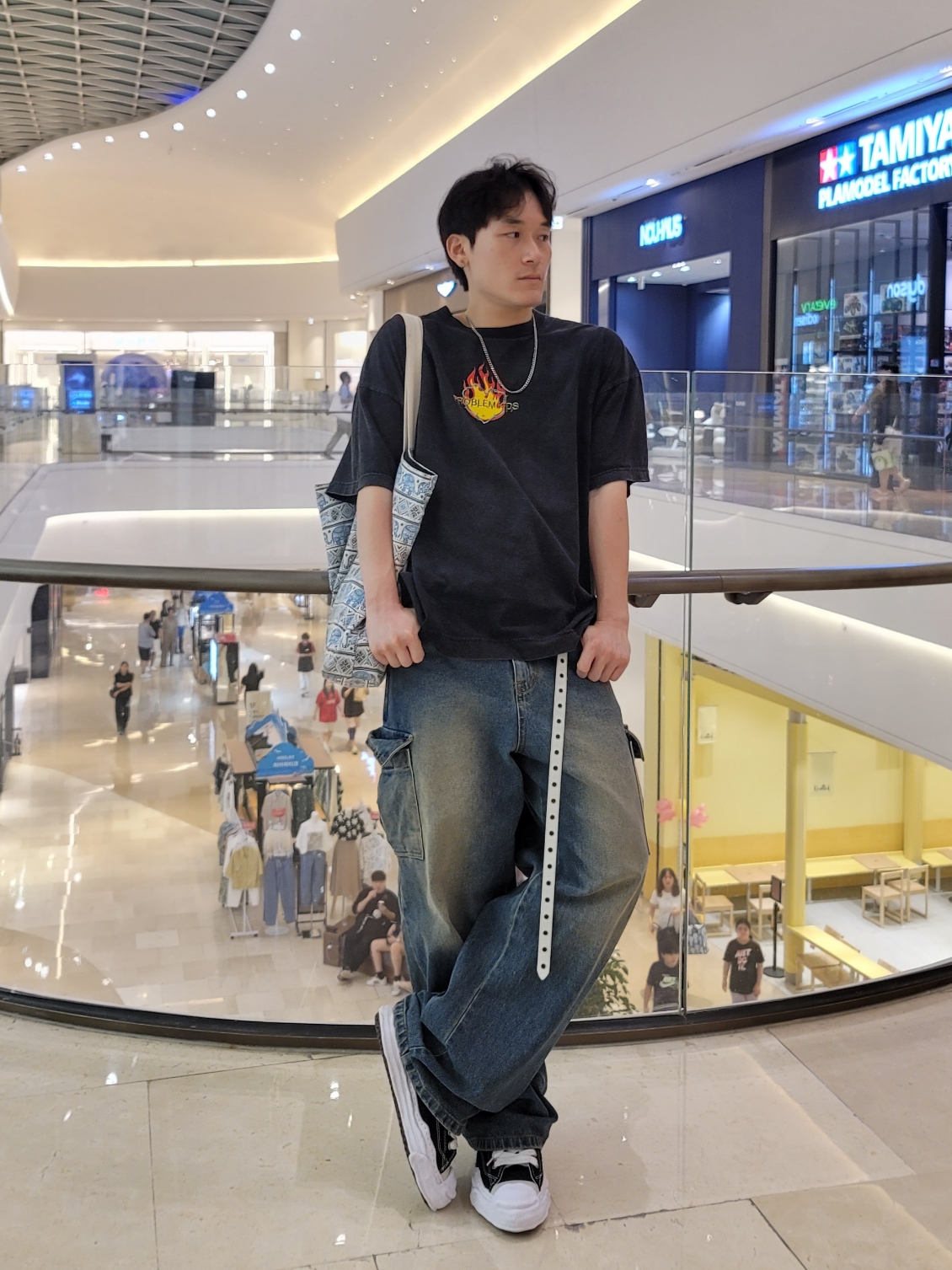 Maison Mihara Yasuhiro Hank OG Sole Canvas Low-top Sneakers Black 착용 스타일 - 6