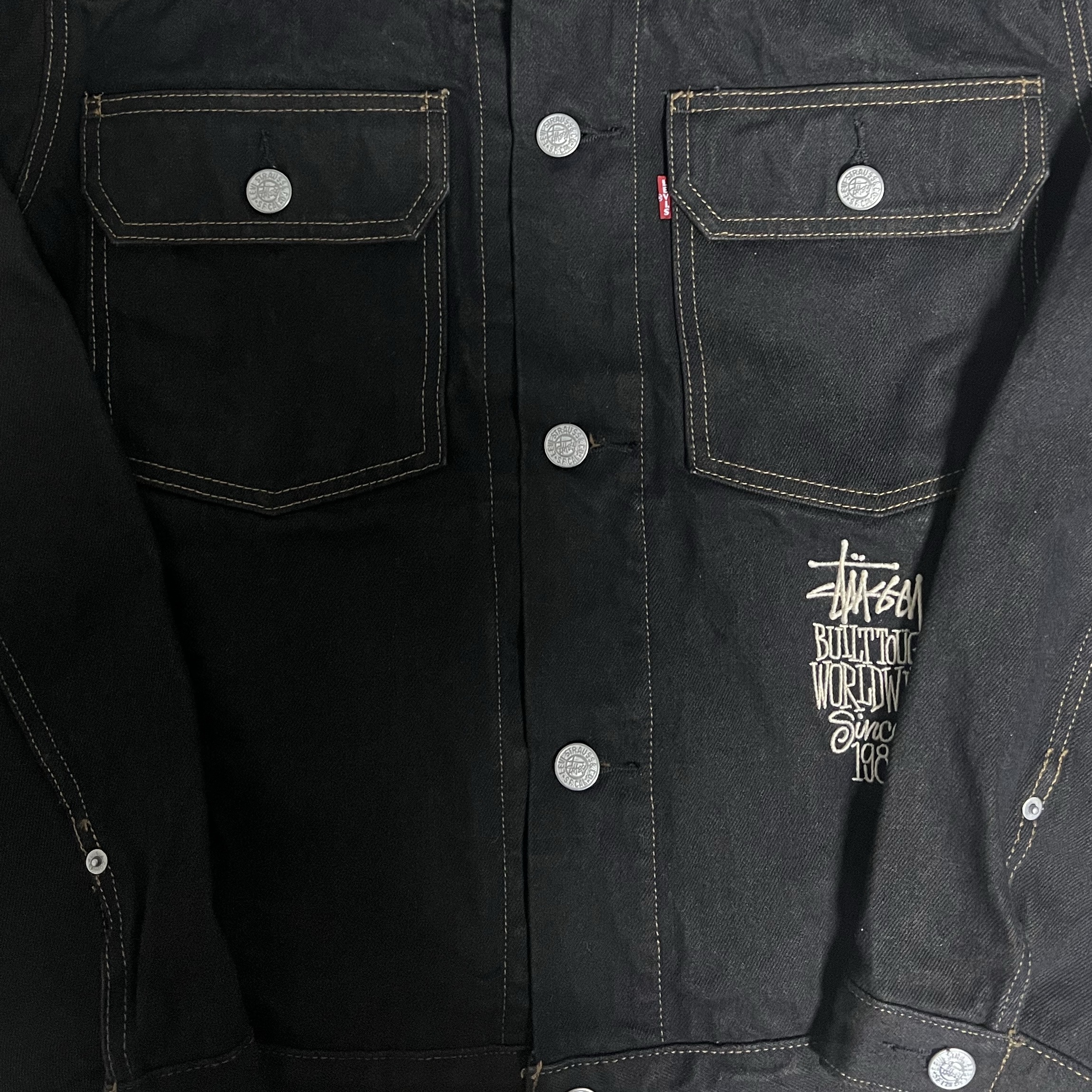Stussy x Levi's Crispy Rinse Trucker Jacket Black 착용 스타일