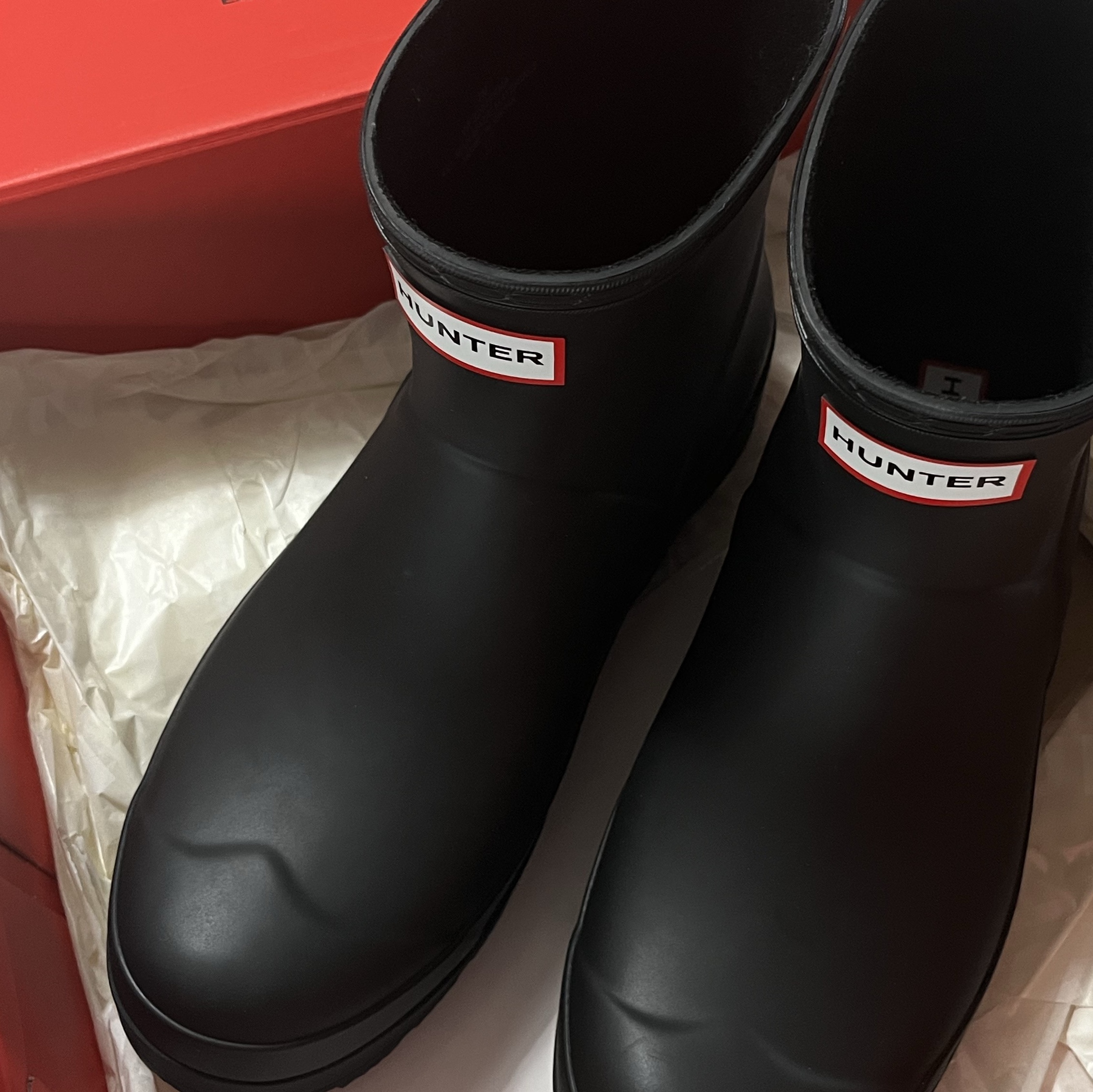 (W) Hunter Play Short Rain Boots Black 착용 스타일 - 1