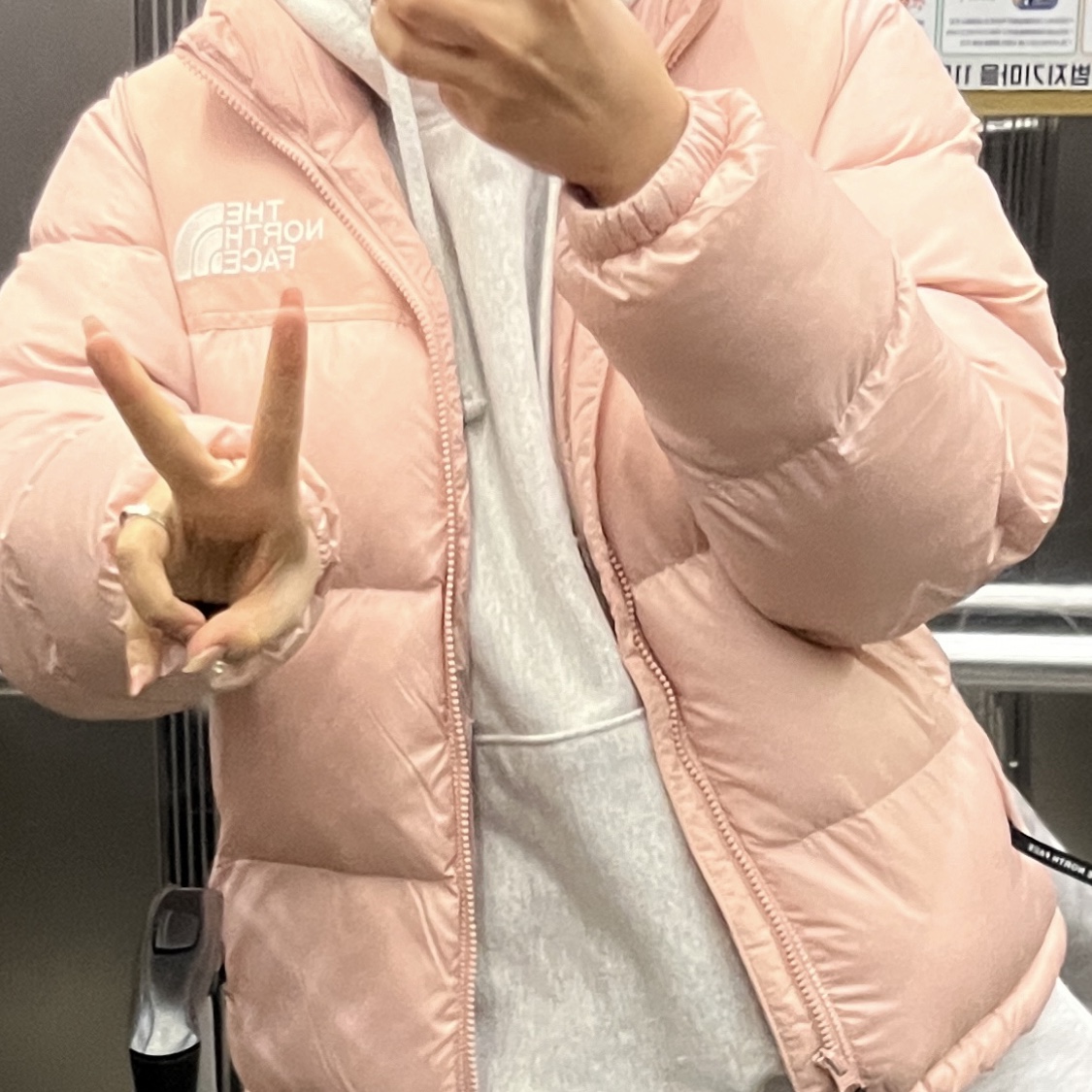 (W) The North Face Nuptse On Ball Jacket Pale Pink 착용 스타일
